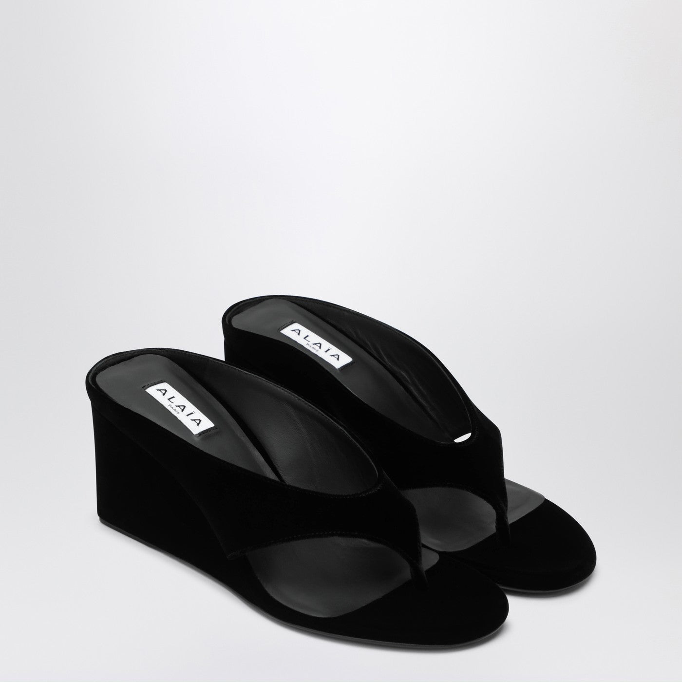Mule infradito con zeppa nera in velluto