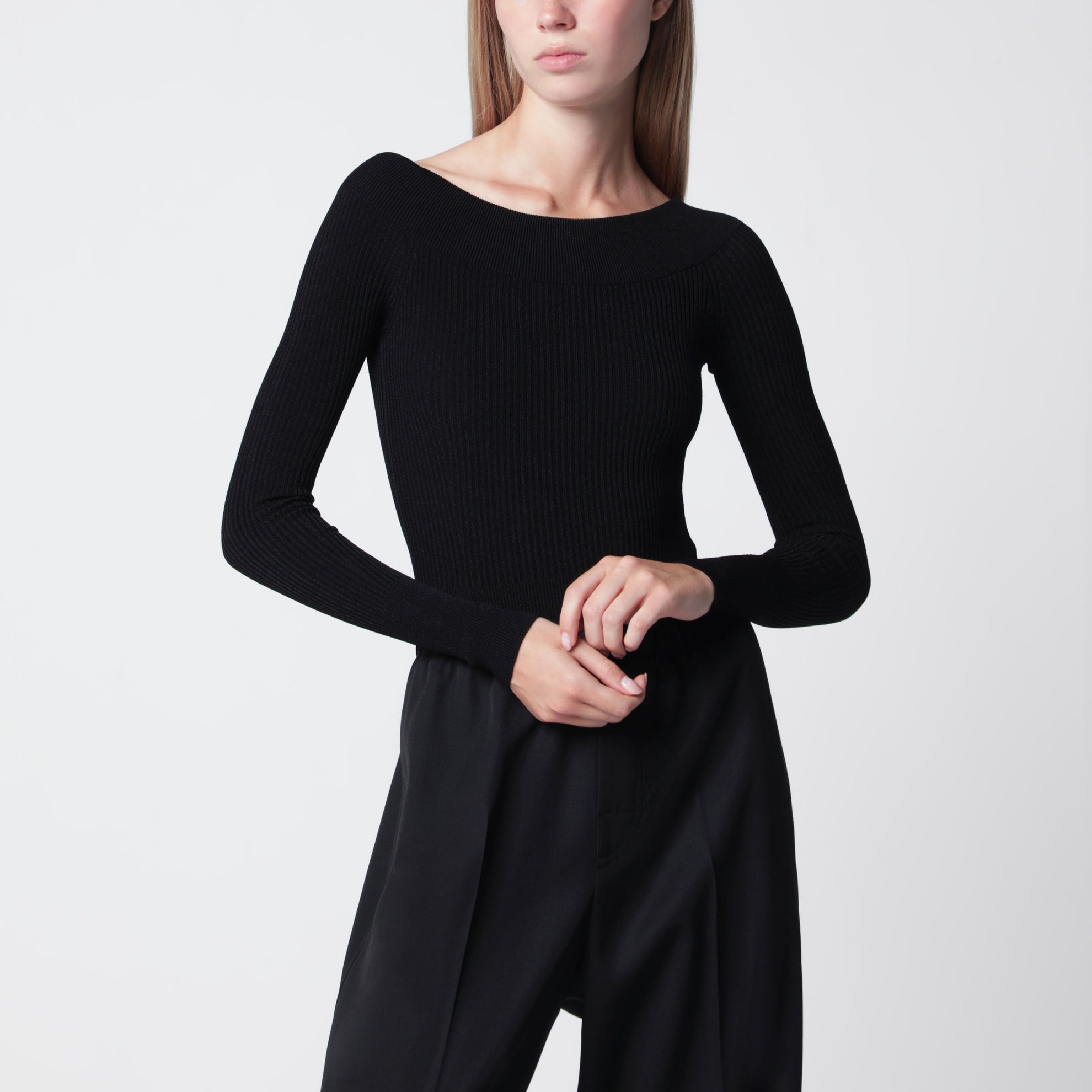 Schulterfreier Body aus formendem Rippstrick, schwarz