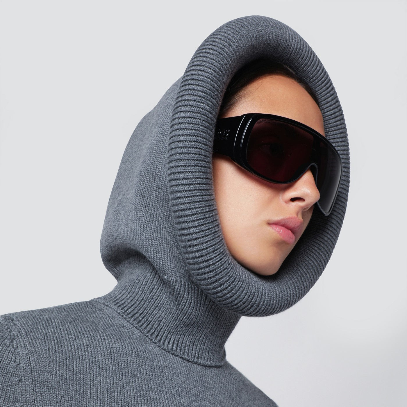 Maglione con cappuccio grigio in lana