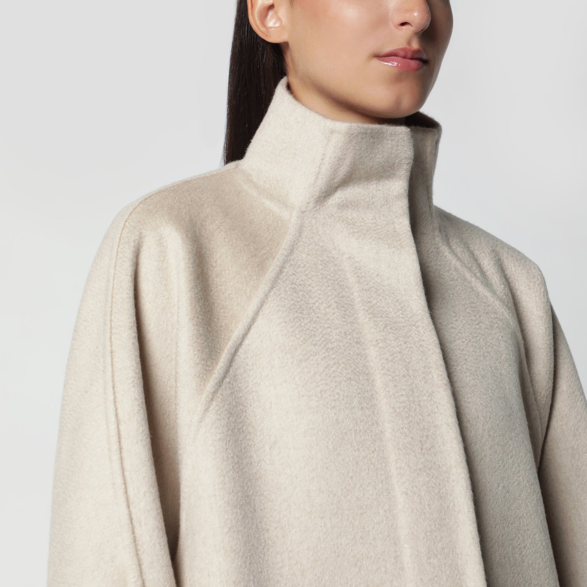 Cappotto asimmetrico in cashmere beige