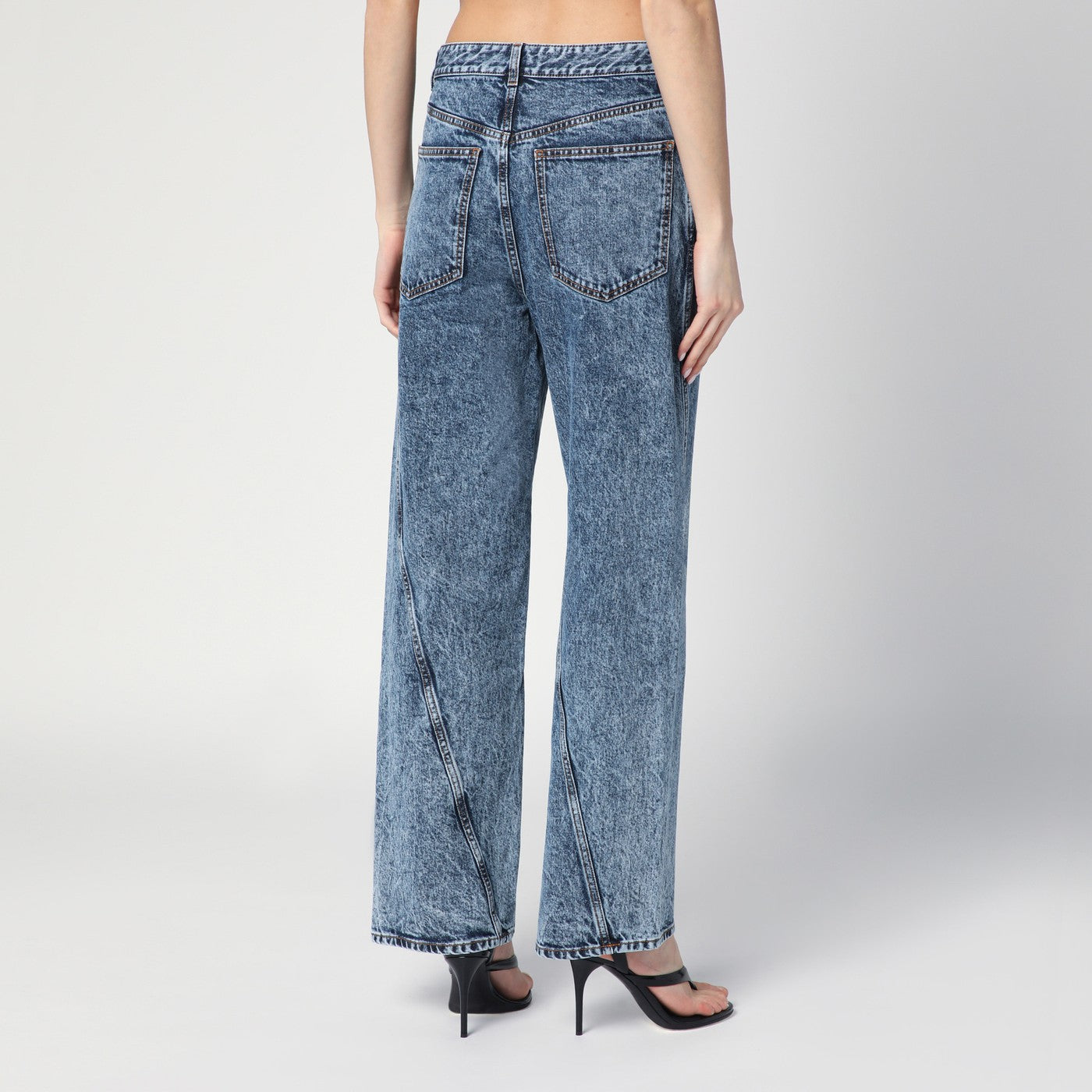 Jeans ritorti in denim stonewashed