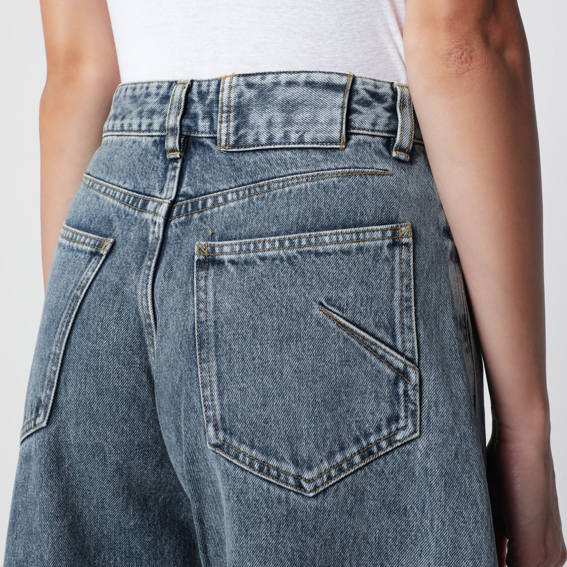 Jeans arrotondati in denim blu