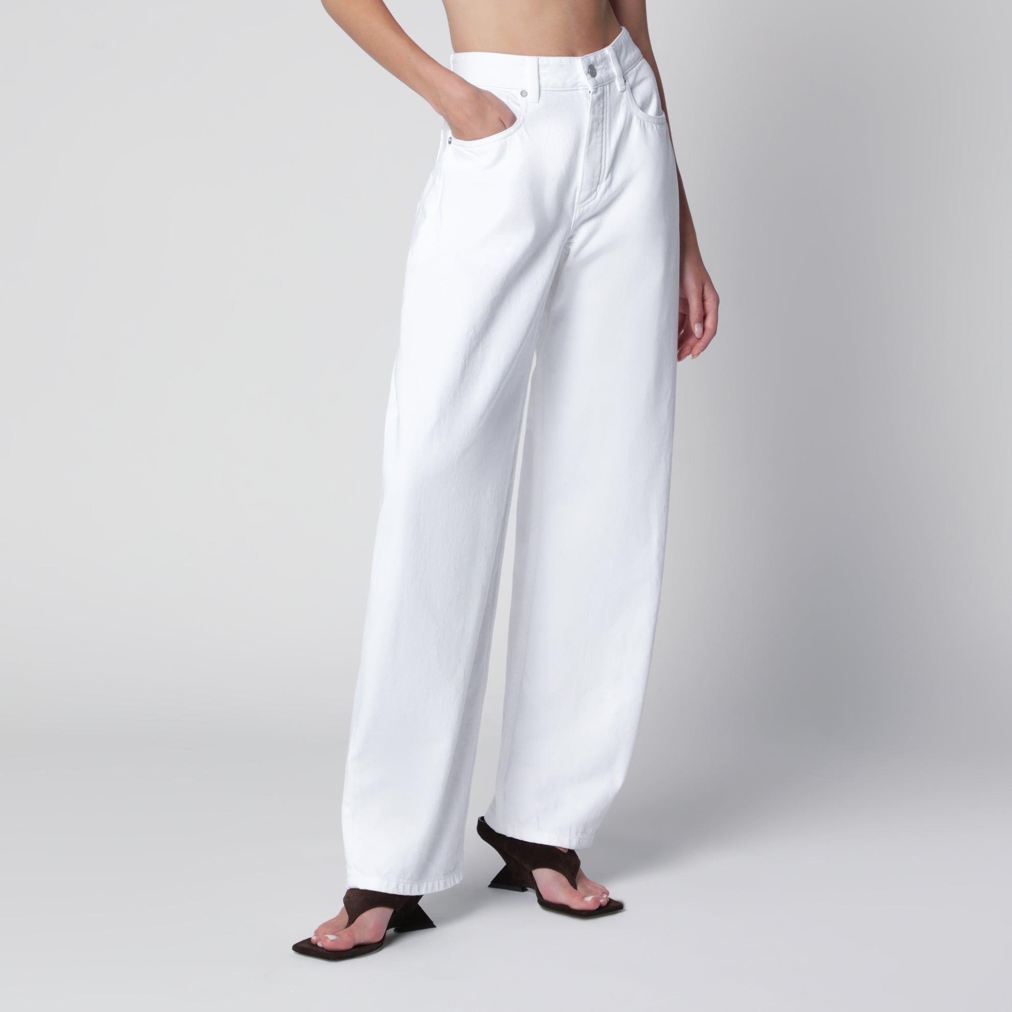 Jean arrondi en denim léger blanc
