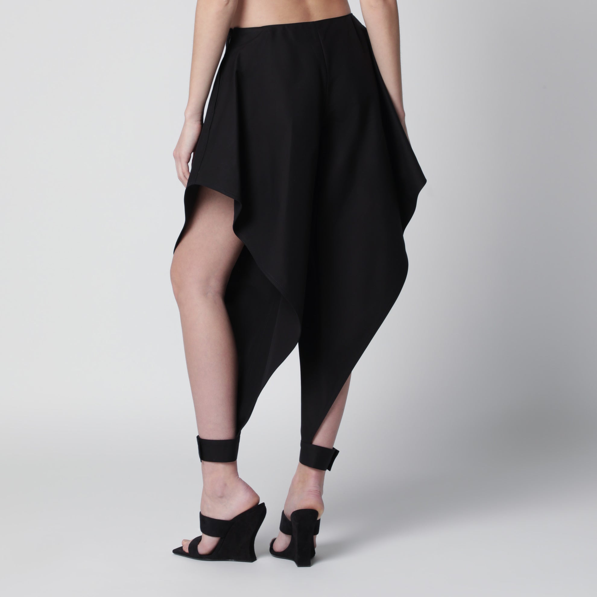 Mid-rise tapered cotton gabardine pants in black