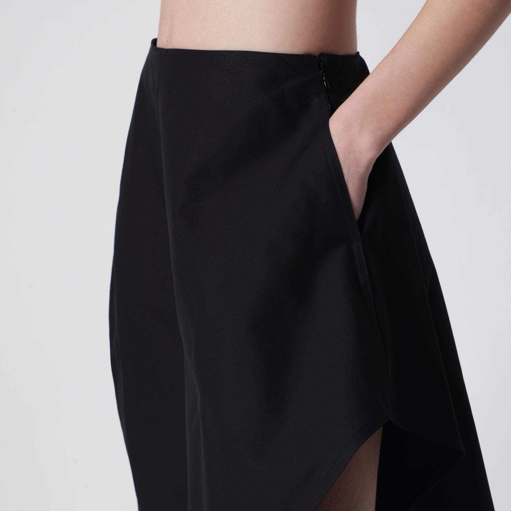 Mid-rise tapered cotton gabardine pants in black