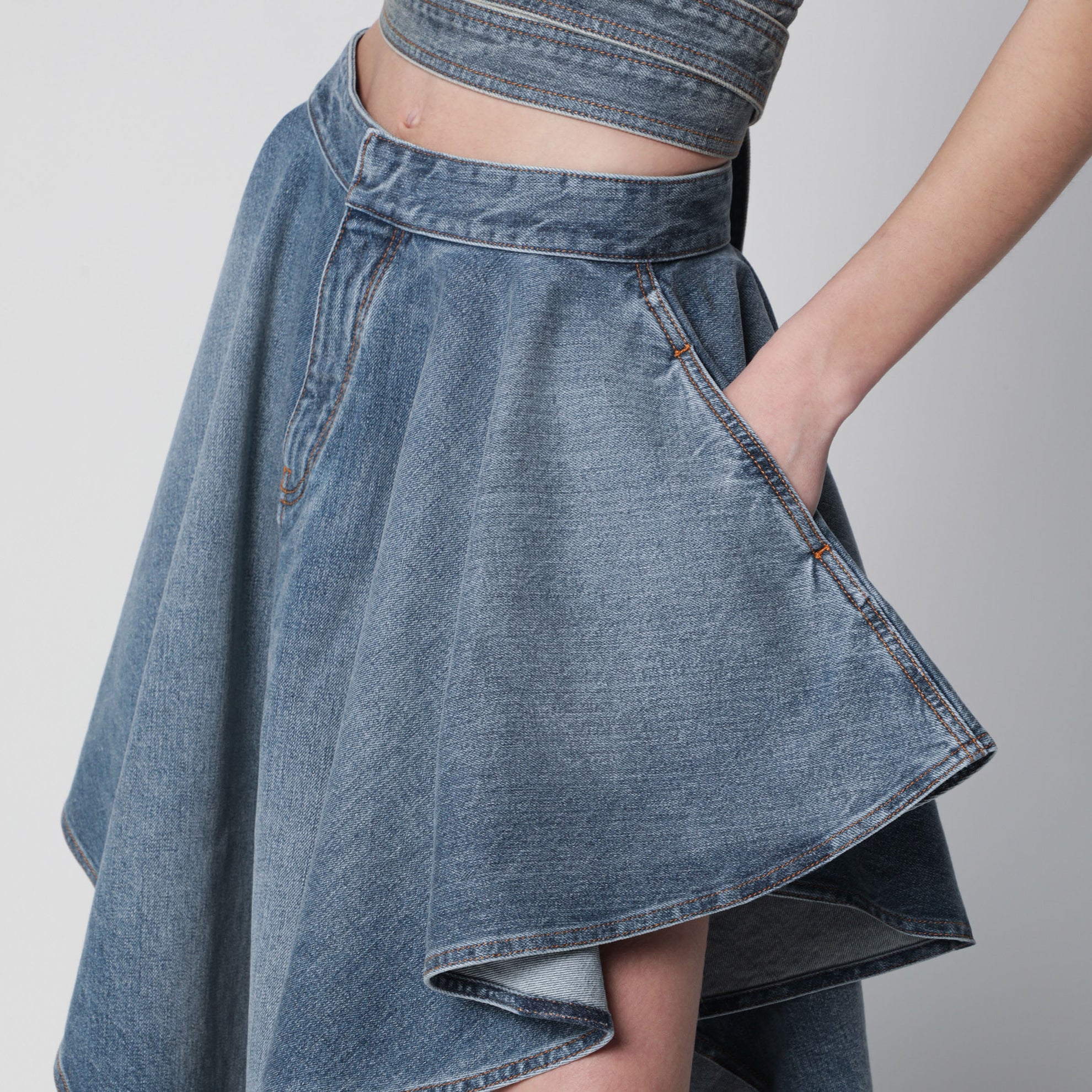 Jean à panneaux en denim délavé bleu