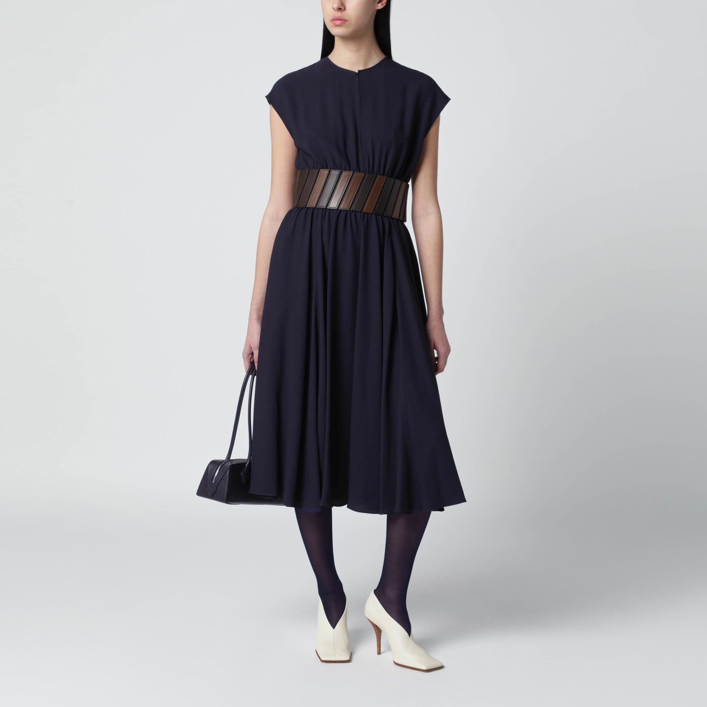 Violettes Midikleid mit Gürtel