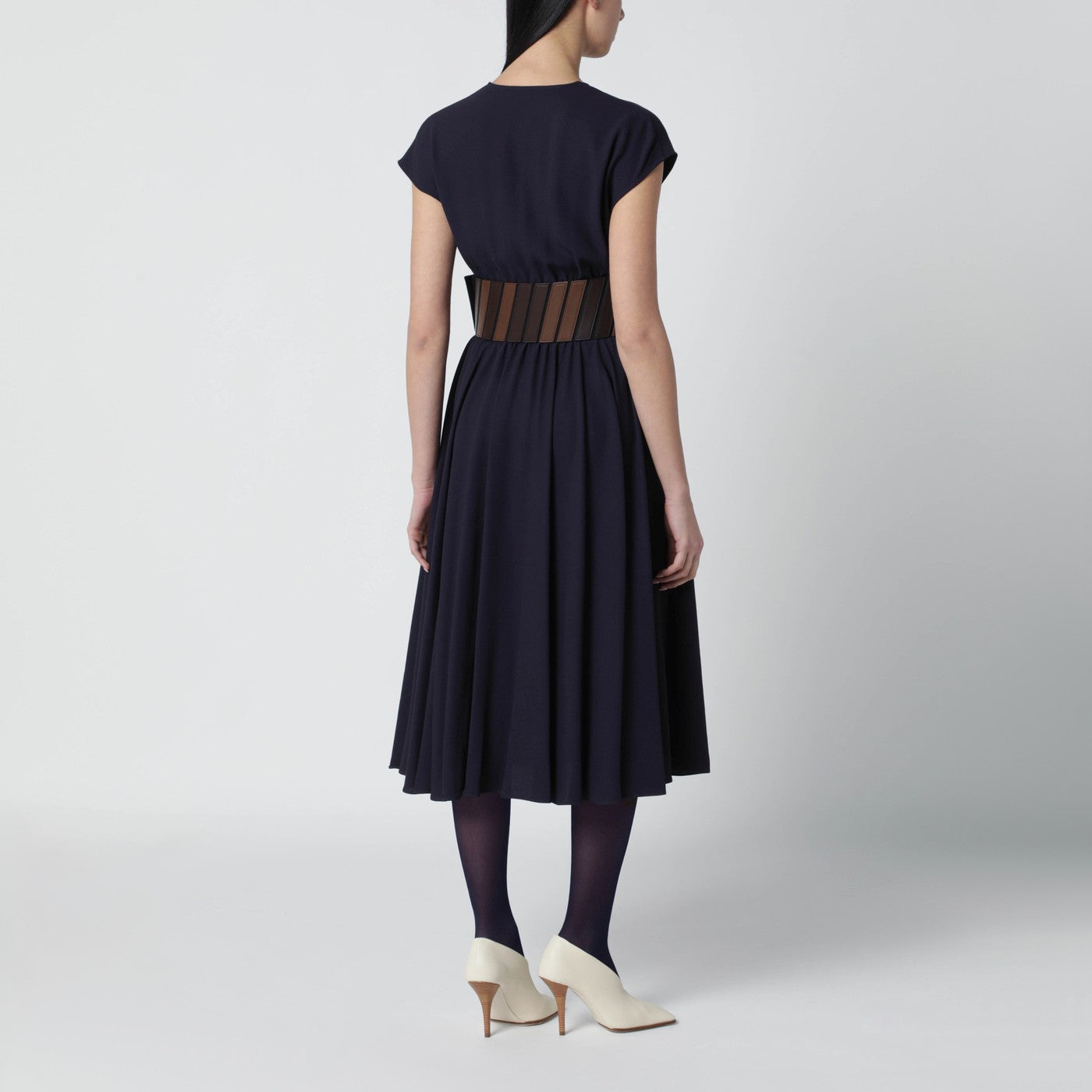 Violettes Midikleid mit Gürtel