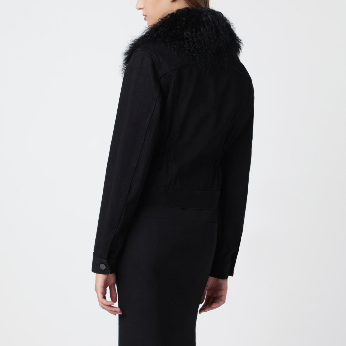 Schwarze Denimjacke mit Kragen aus gelocktem Kunstpelz
