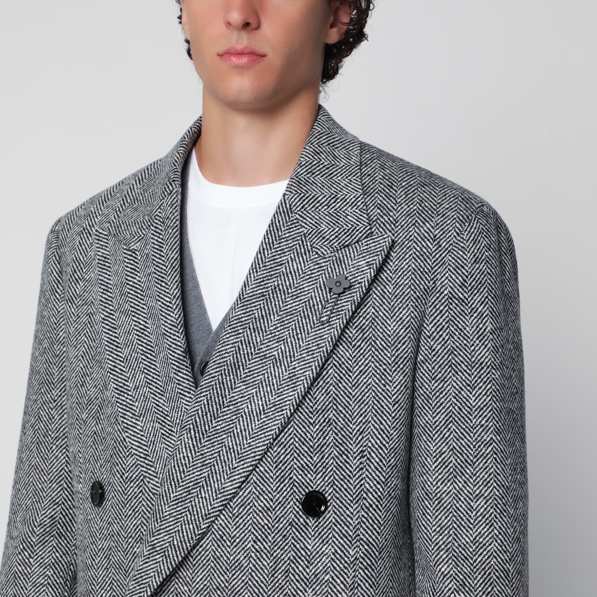 Grey double-breasted coat in wool with herringbone pattern