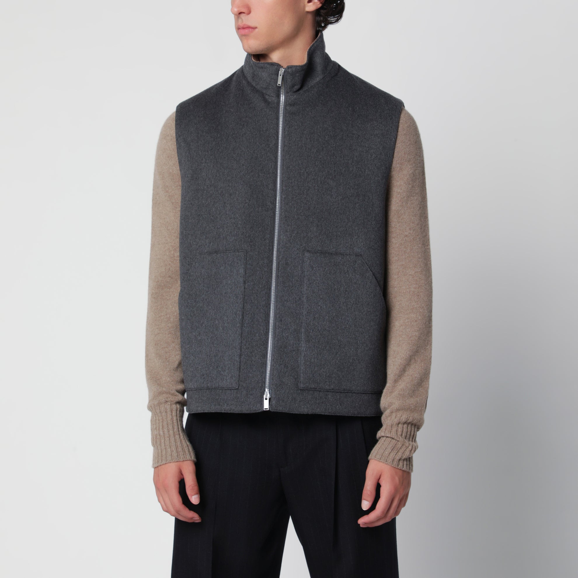 Grey zip-up vest in wool and cashmere