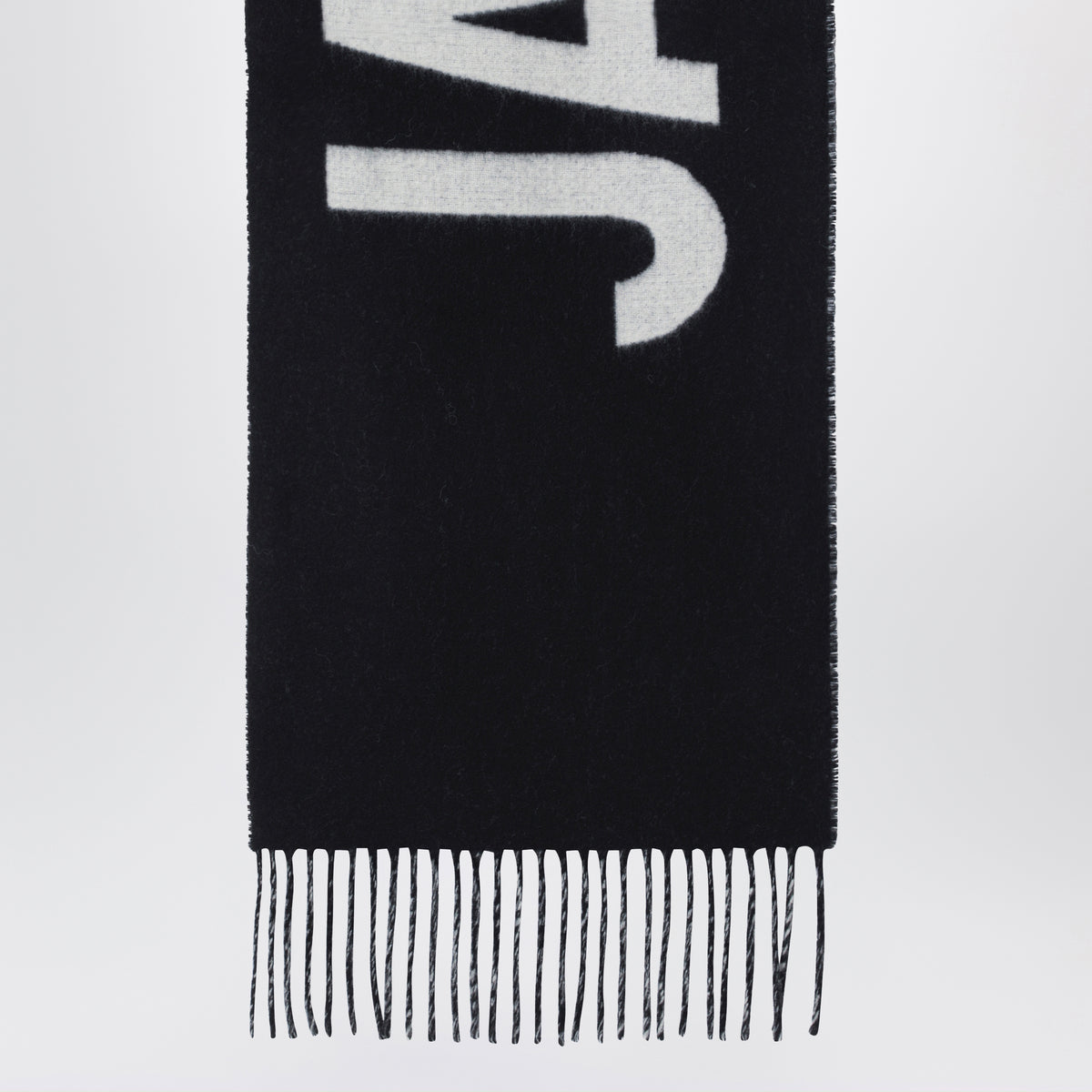 Schwarzer Wollschal mit Logo