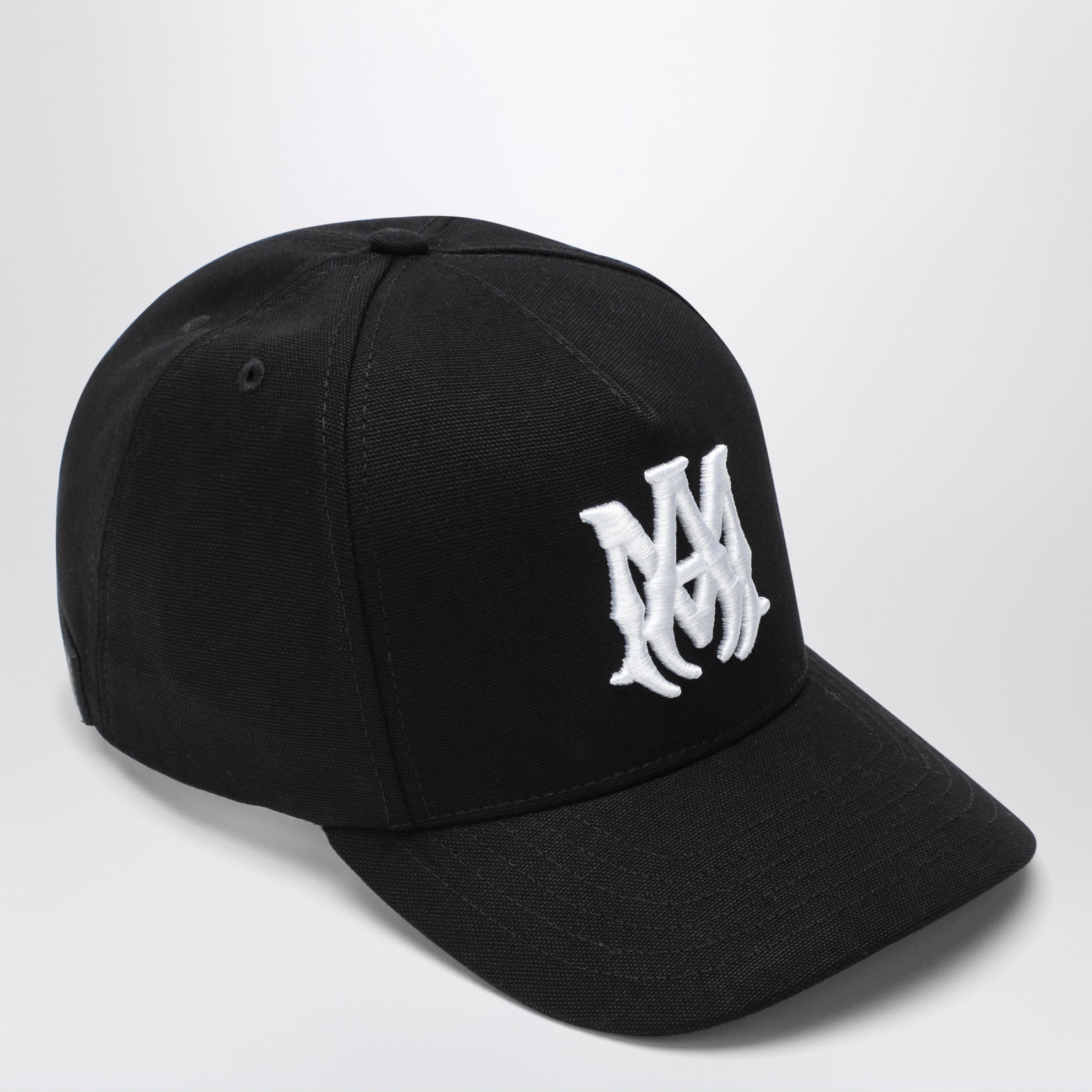 Black baseball cap with logo