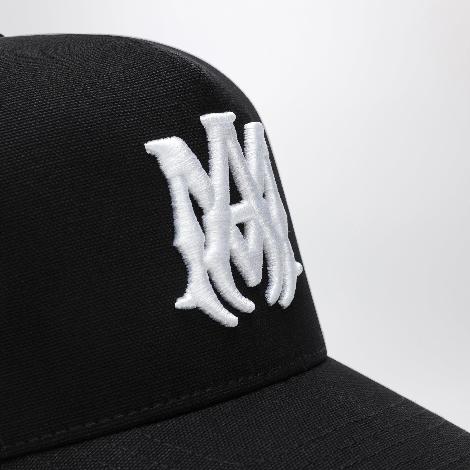 Black baseball cap with logo