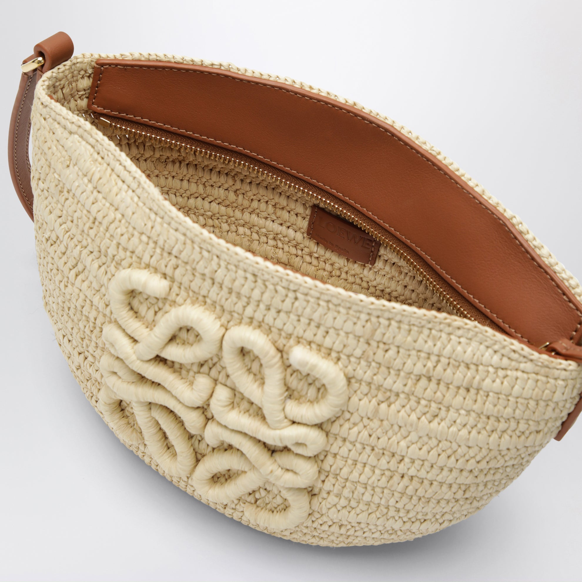 Eclipse pouch in raffia and leather