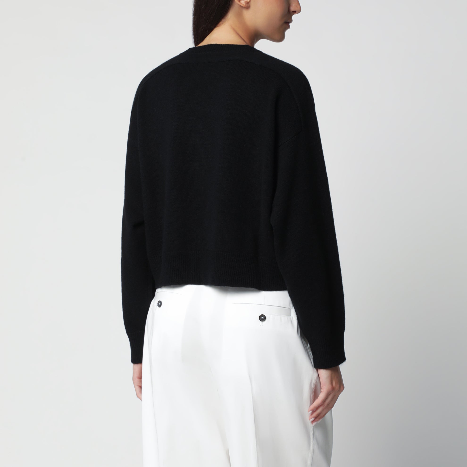 Maglione con scollo a V nero in cashmere