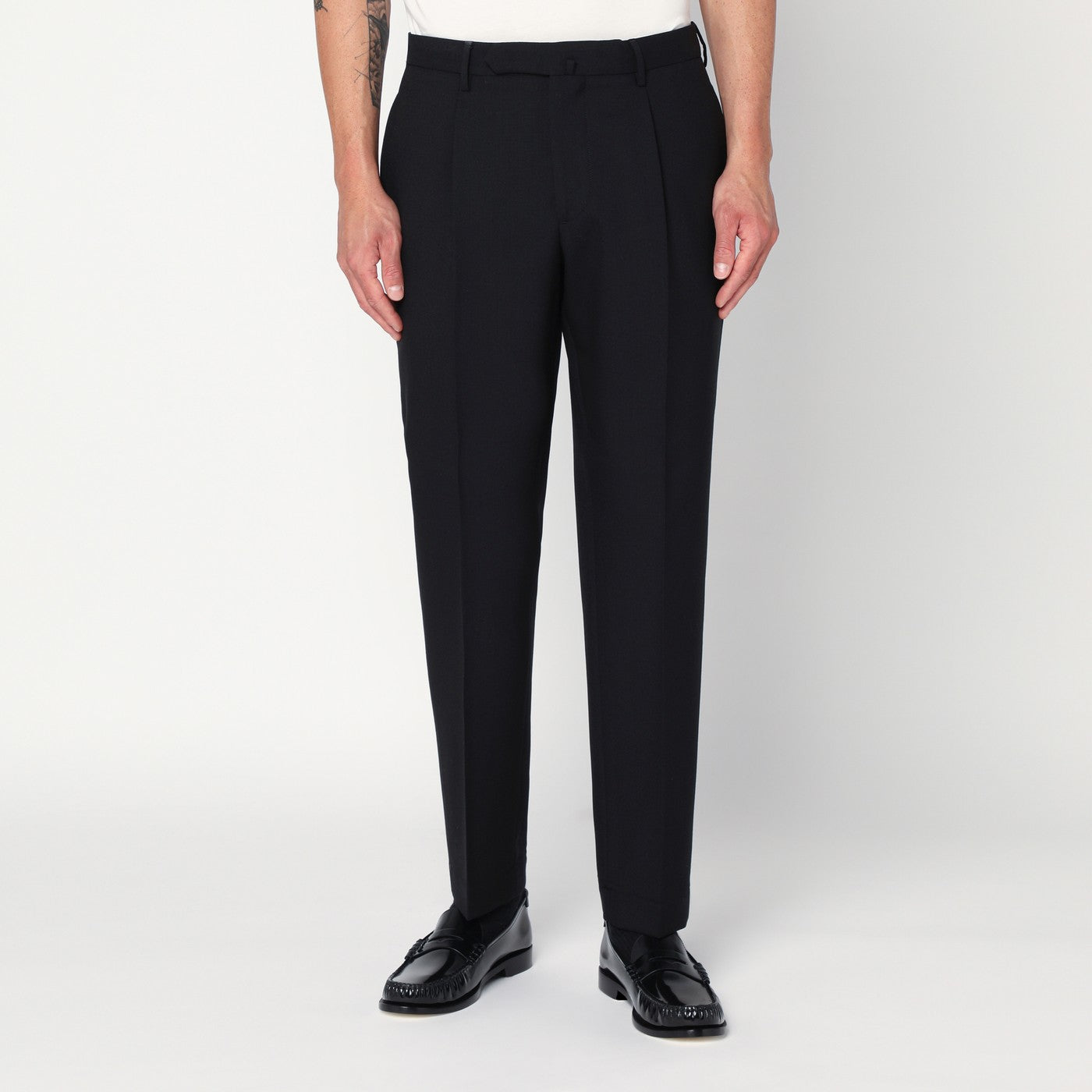 Schwarze Wollhosen