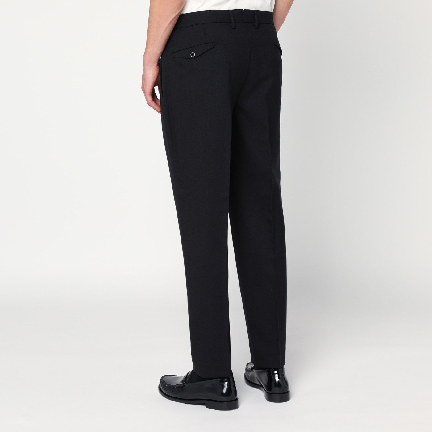 Schwarze Wollhosen