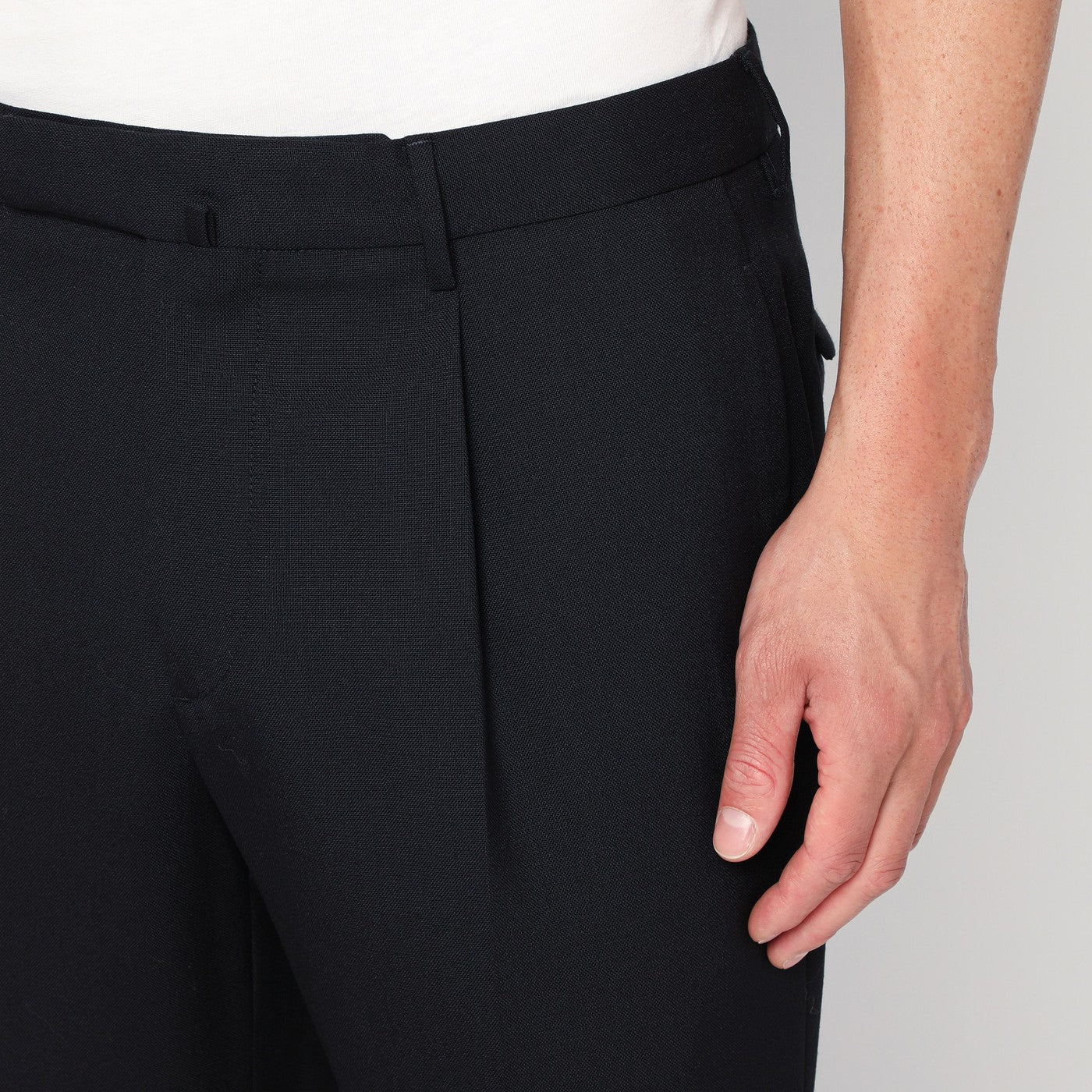 Schwarze Wollhosen