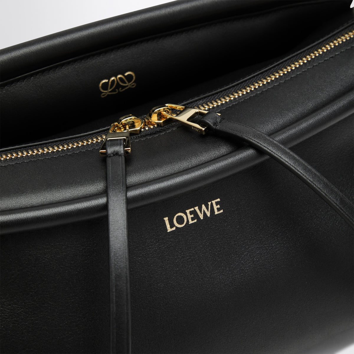Borsa Whisker piccola nera in pelle di vitello