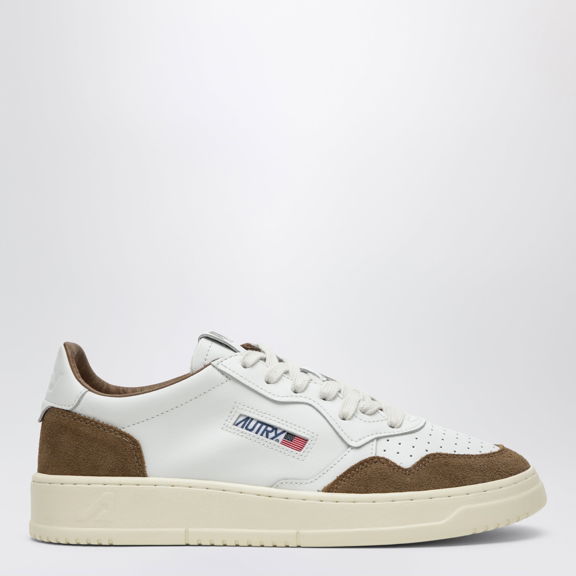 Baskets Medalist Low en cuir blanc et suède tabac