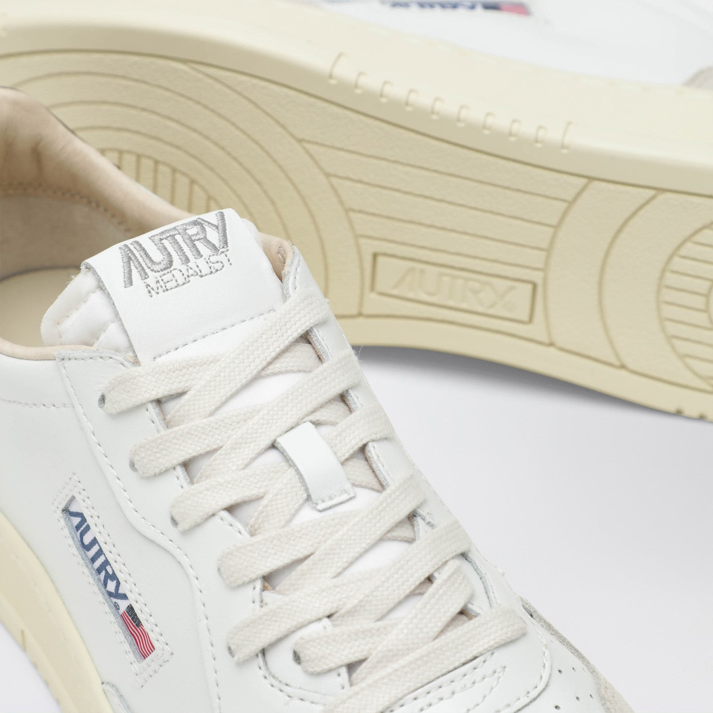 Medalist sneakers in white and khaki leather and suede