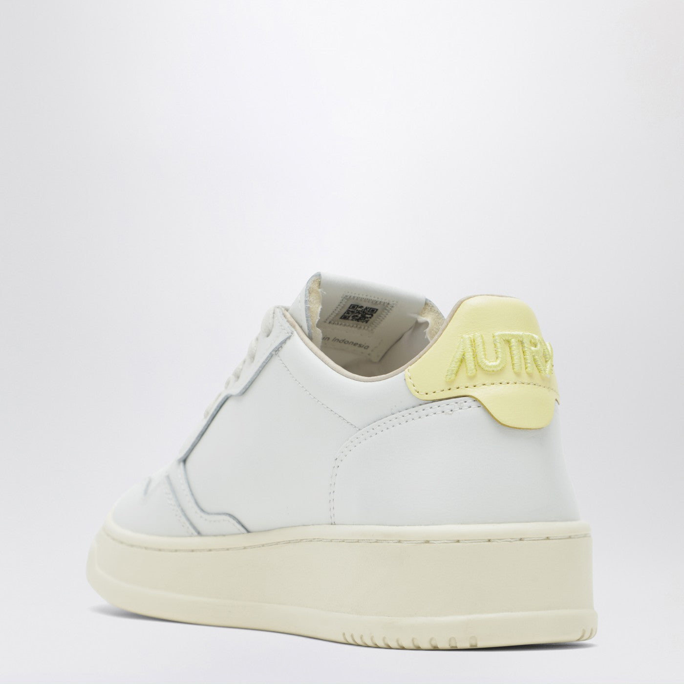Medalist Low Sneakers in white/yellow “Floating Dreams”