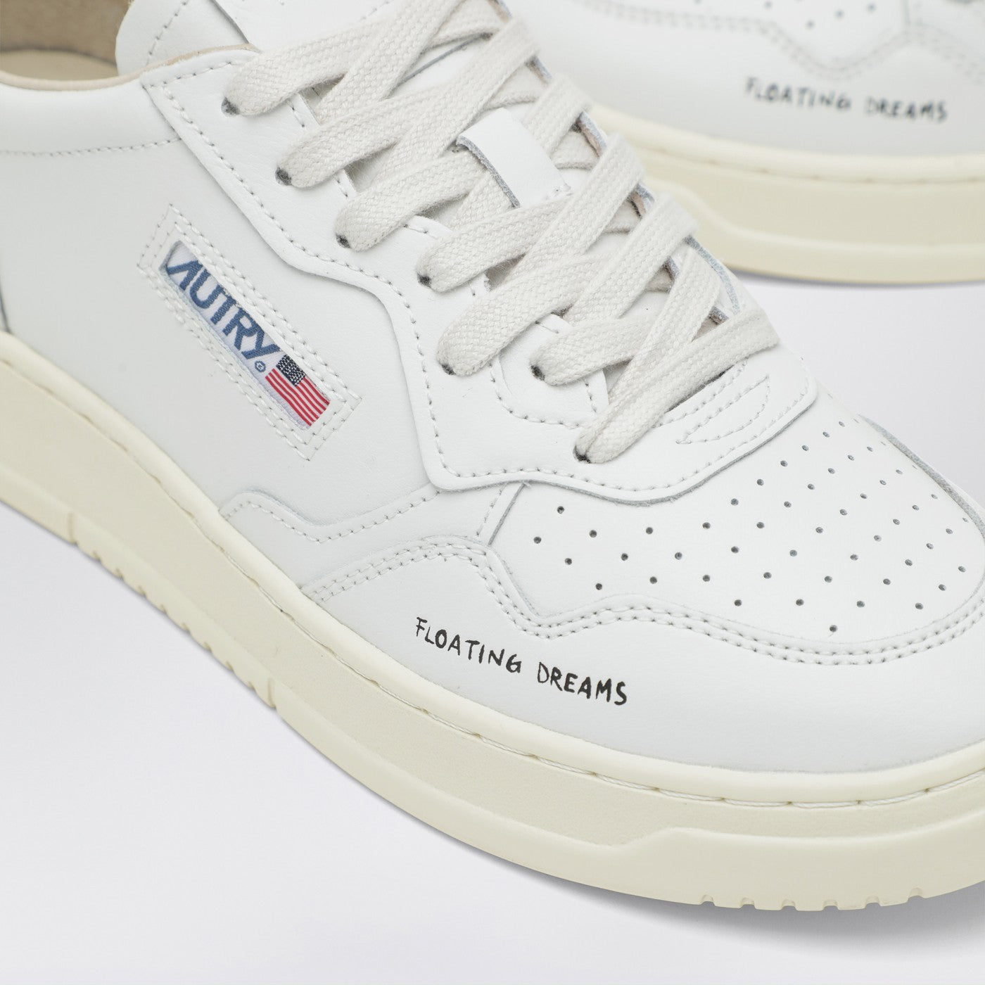Medalist Low Sneakers in white/yellow “Floating Dreams”