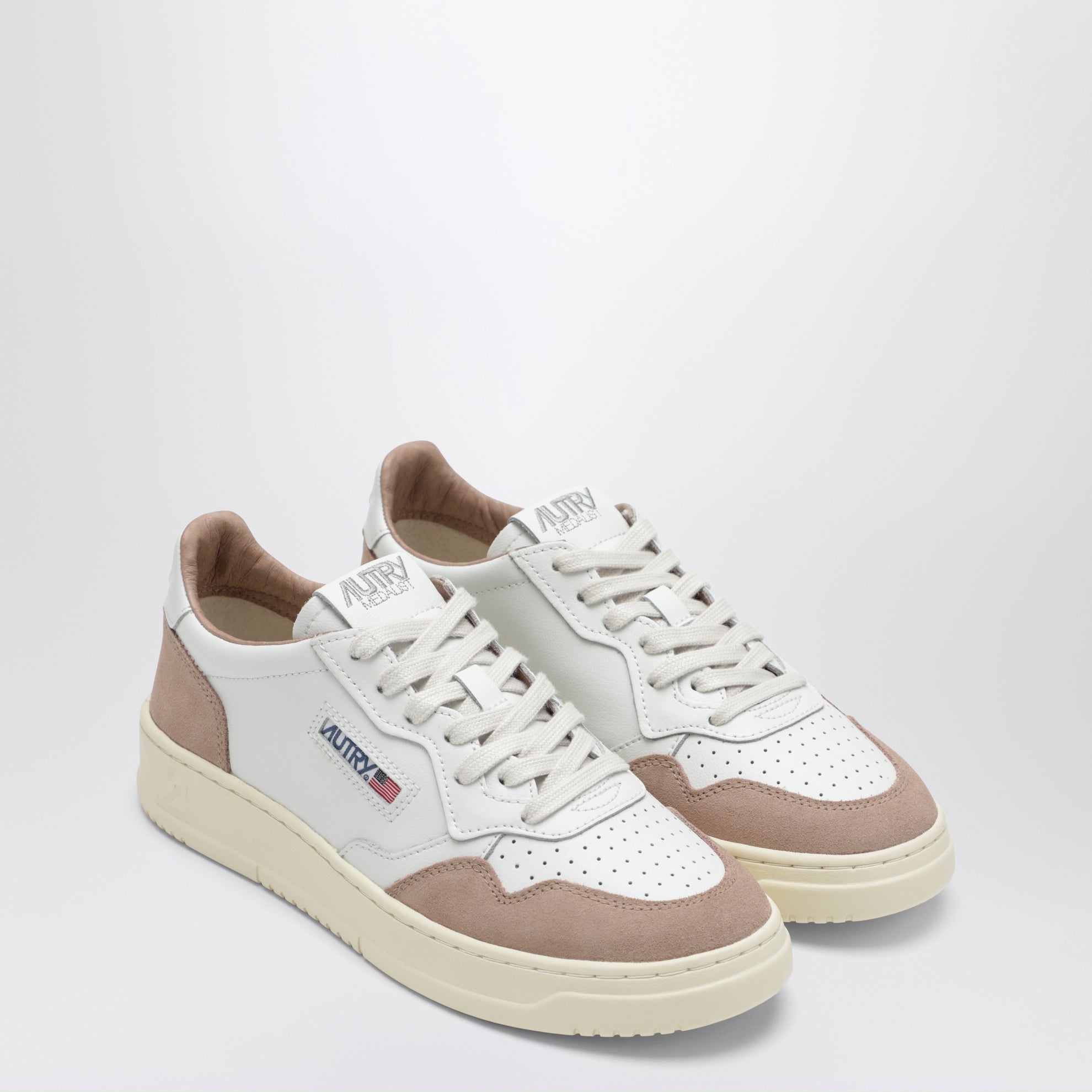 Medalist Low sneakers in white leather and cinnamon pink suede