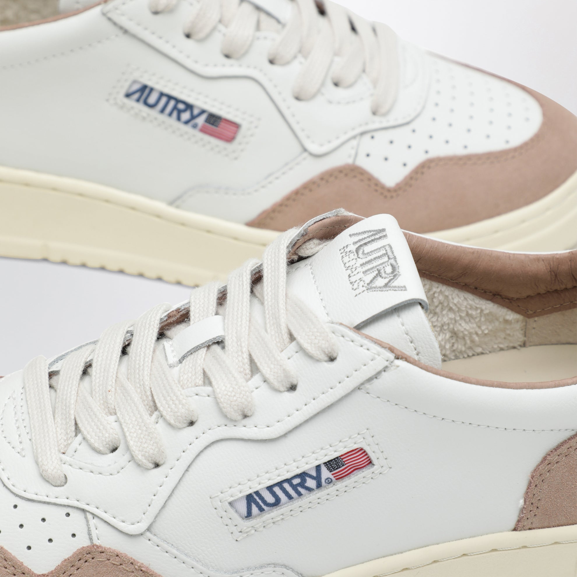 Medalist Low sneakers in white leather and cinnamon pink suede