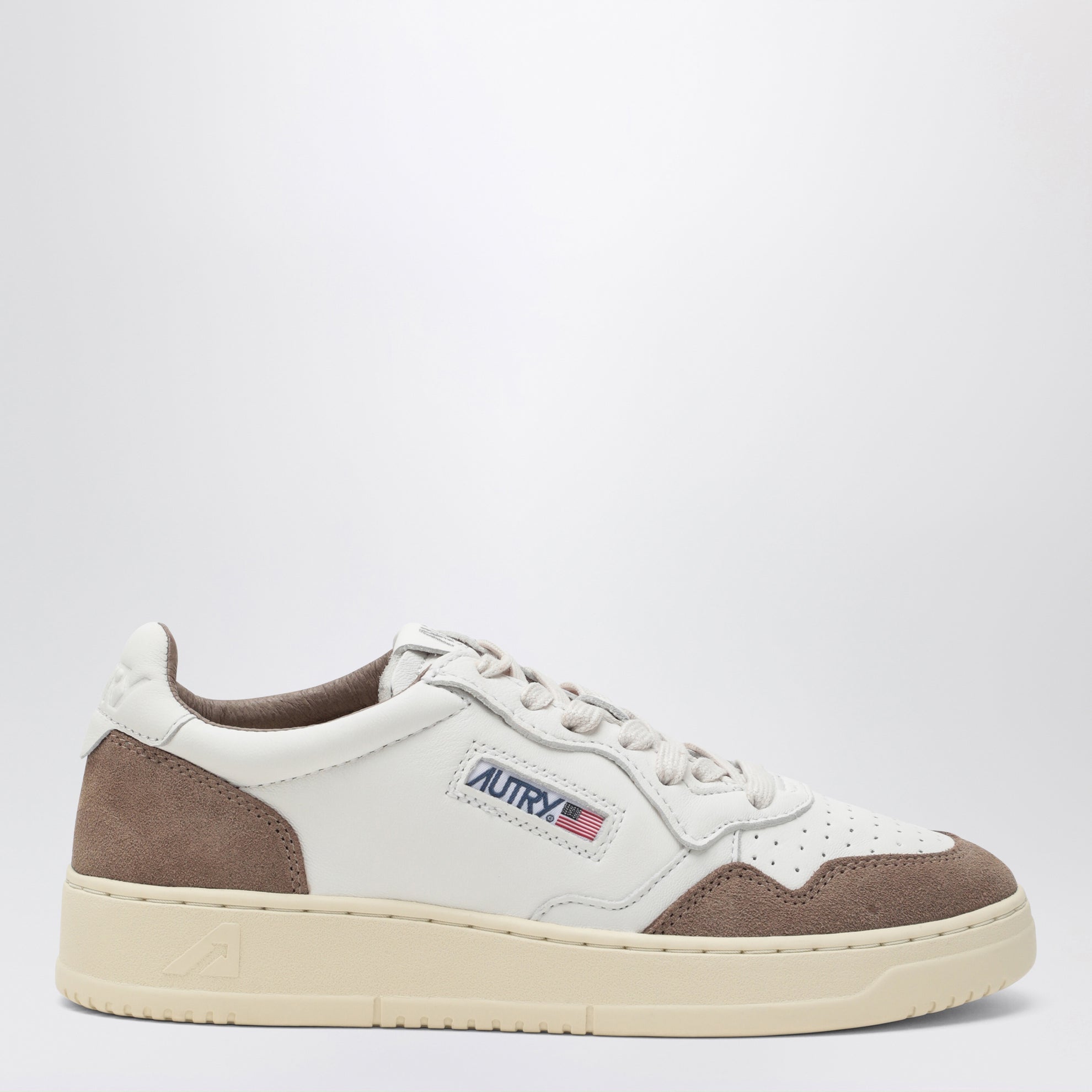 Medalist Low sneaker in white leather and brown suede