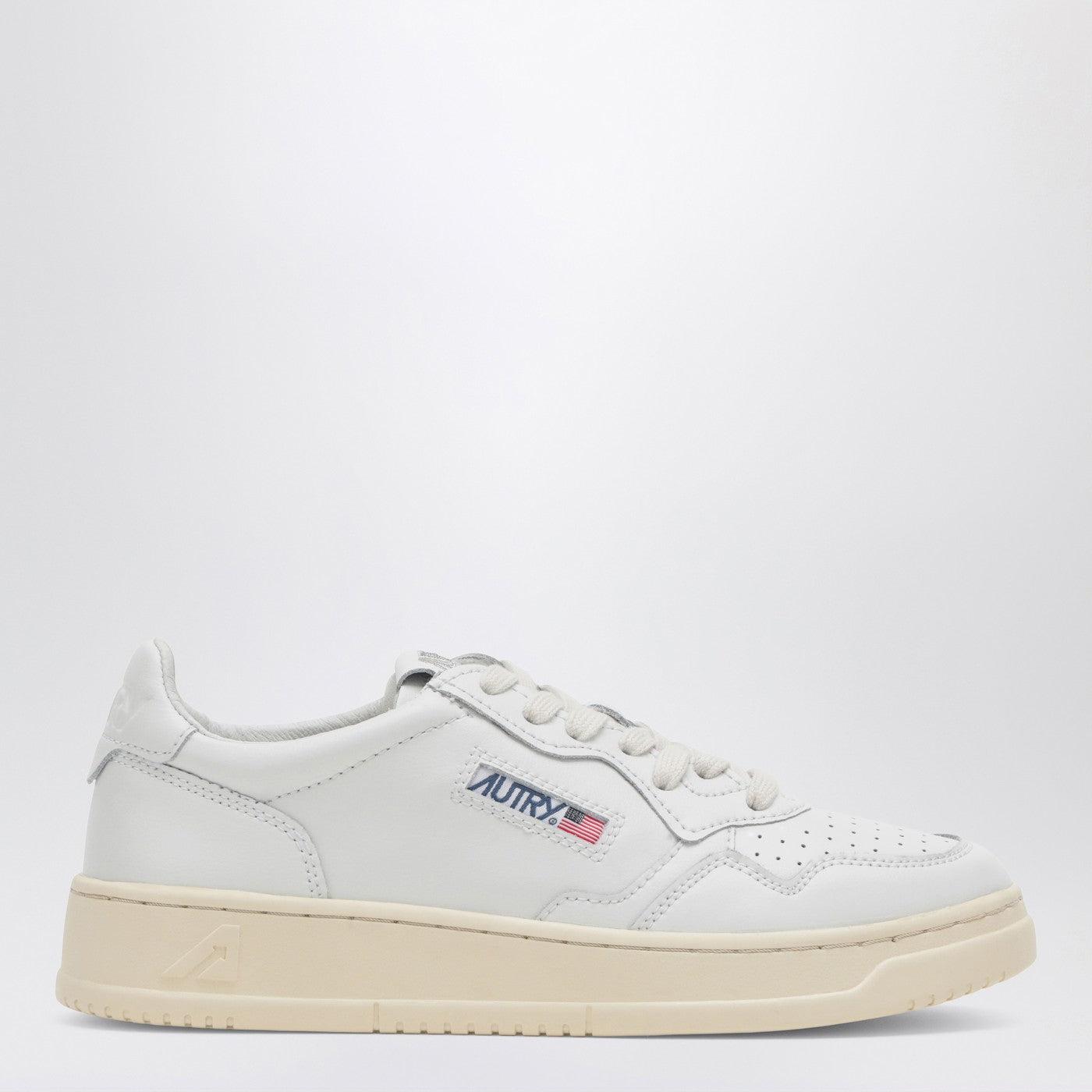 Medalist Low white leather sneaker