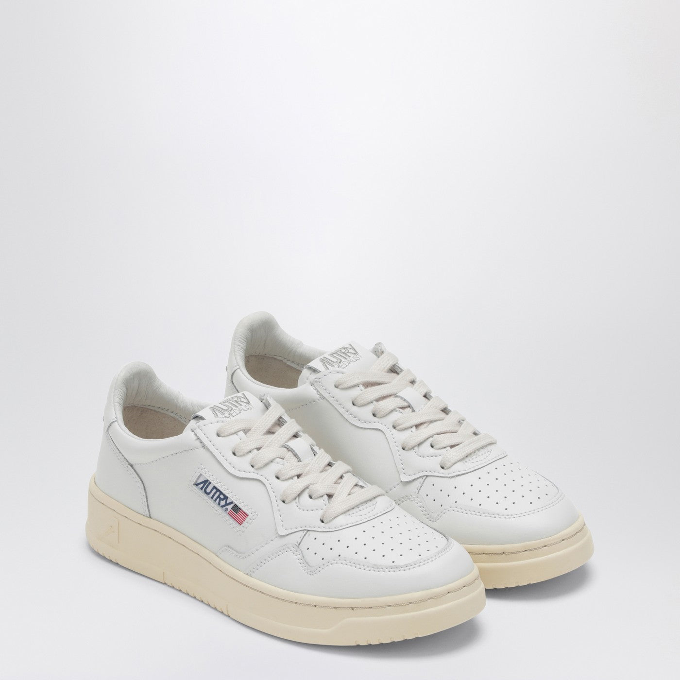 Medalist Low white leather sneaker