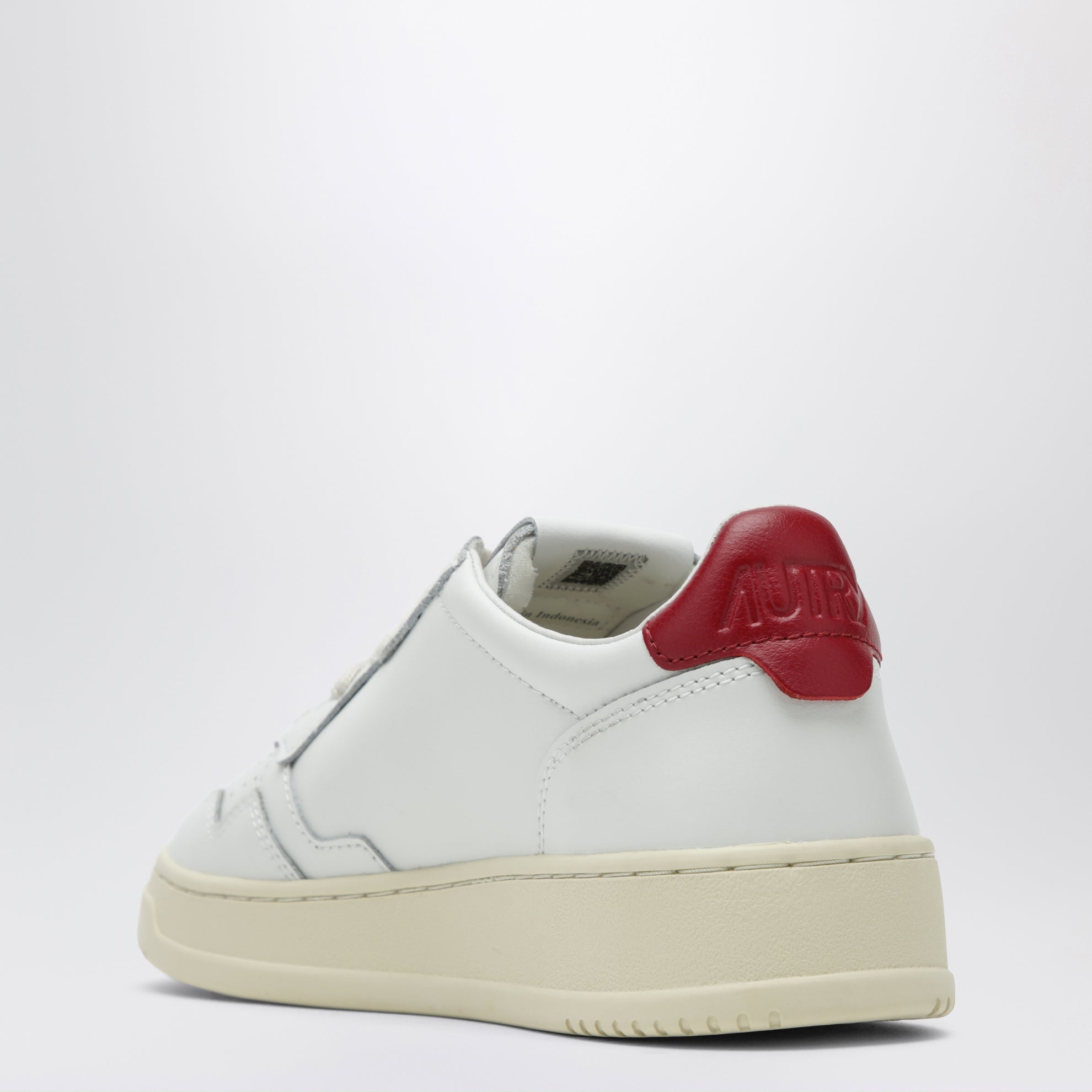 Medalist Low Sneaker aus weißem/dunkelrotem Leder