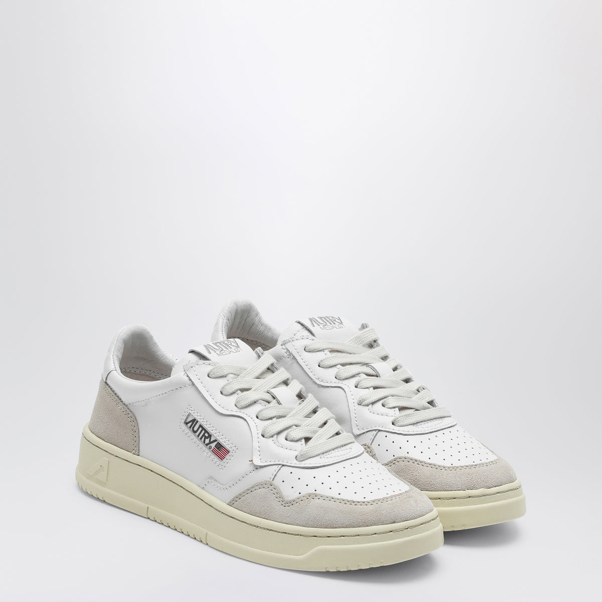 Sneakers Medalist Low blanches en cuir et daim
