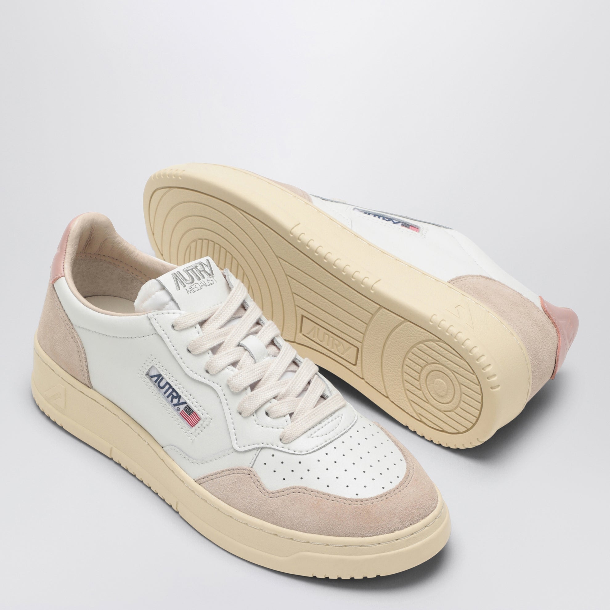 Medalist Low Sneakers aus weißem/roséfarbenem Leder und Veloursleder