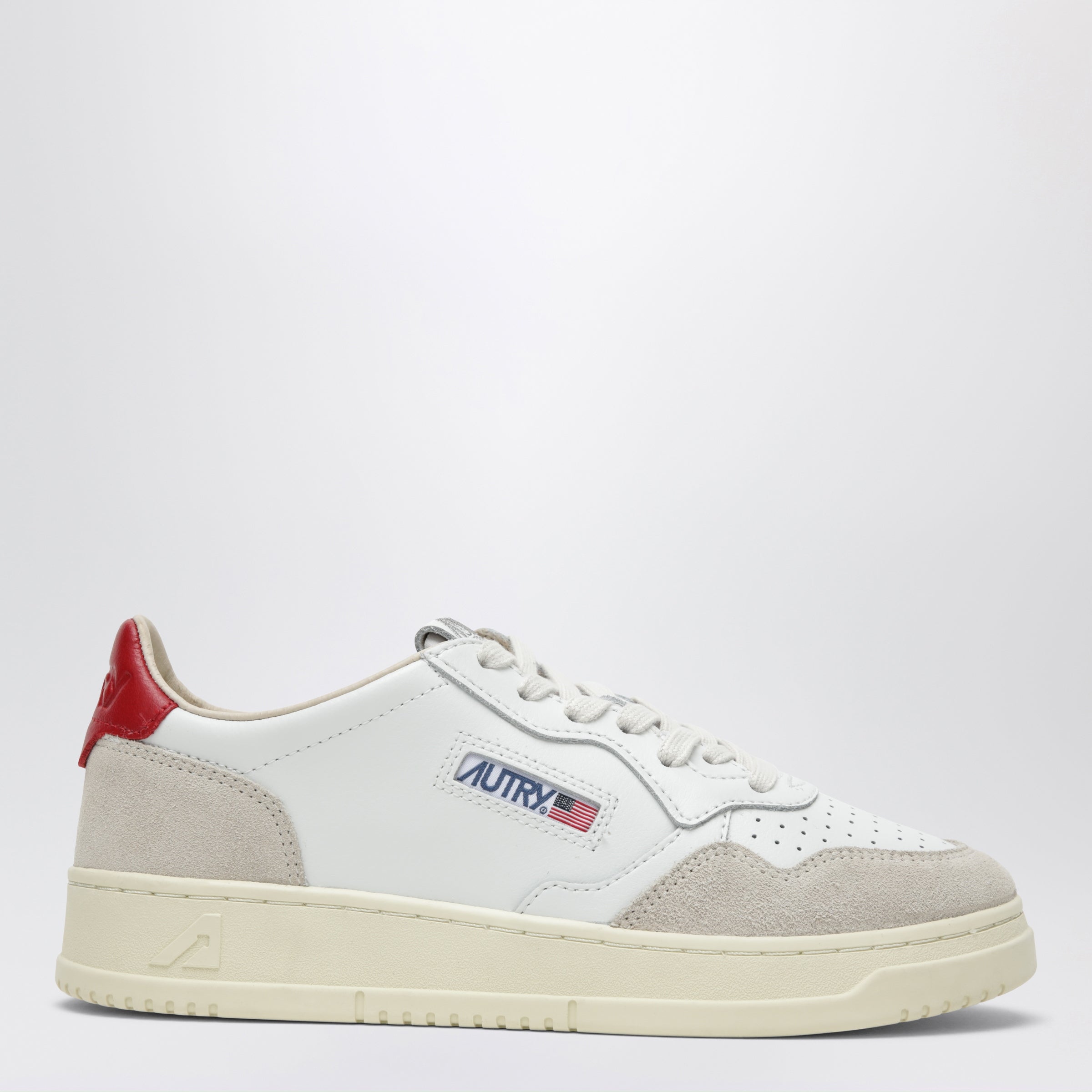 AUTRY Medalist Low sneakers in white/red leather and suede