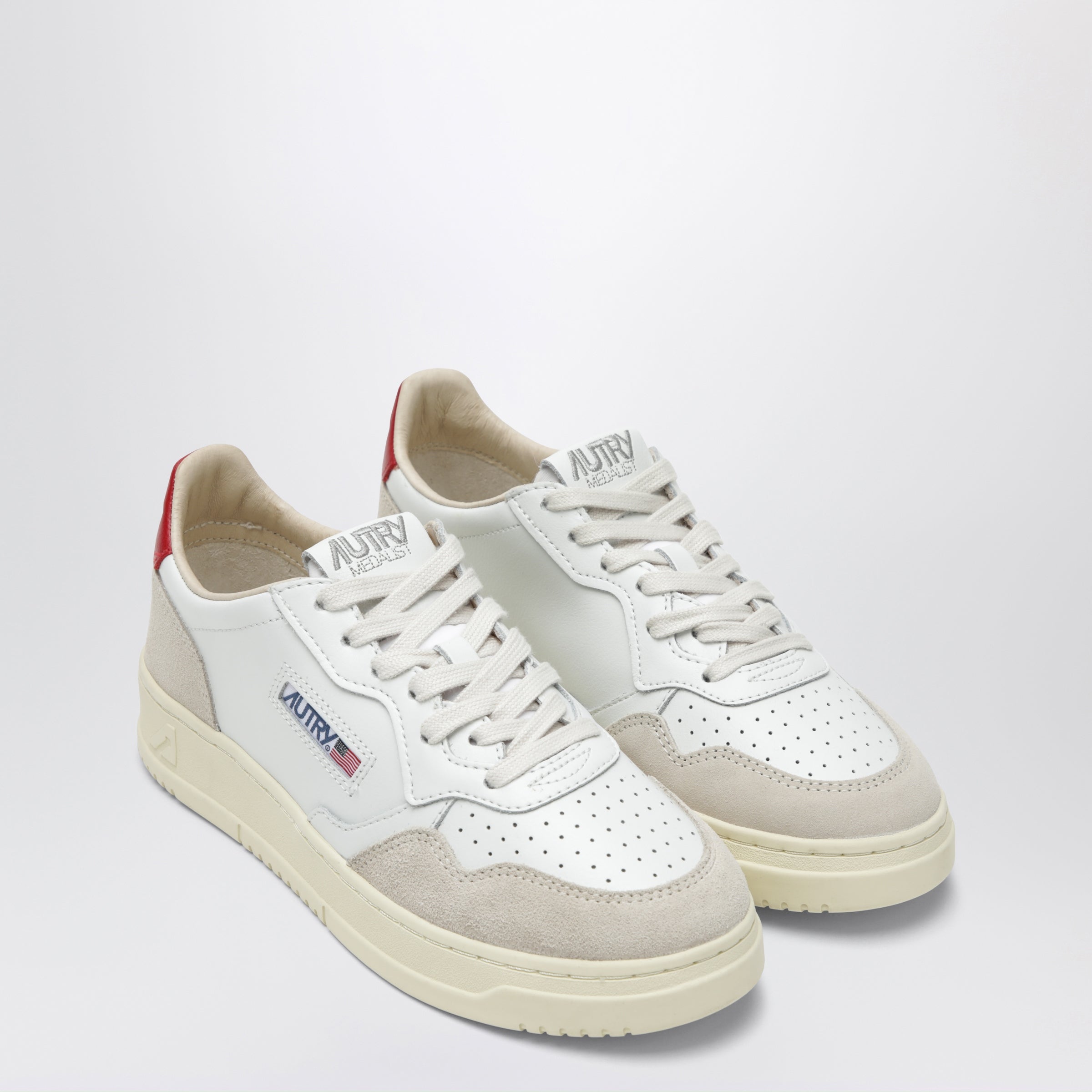 AUTRY Medalist Low sneakers in white/red leather and suede