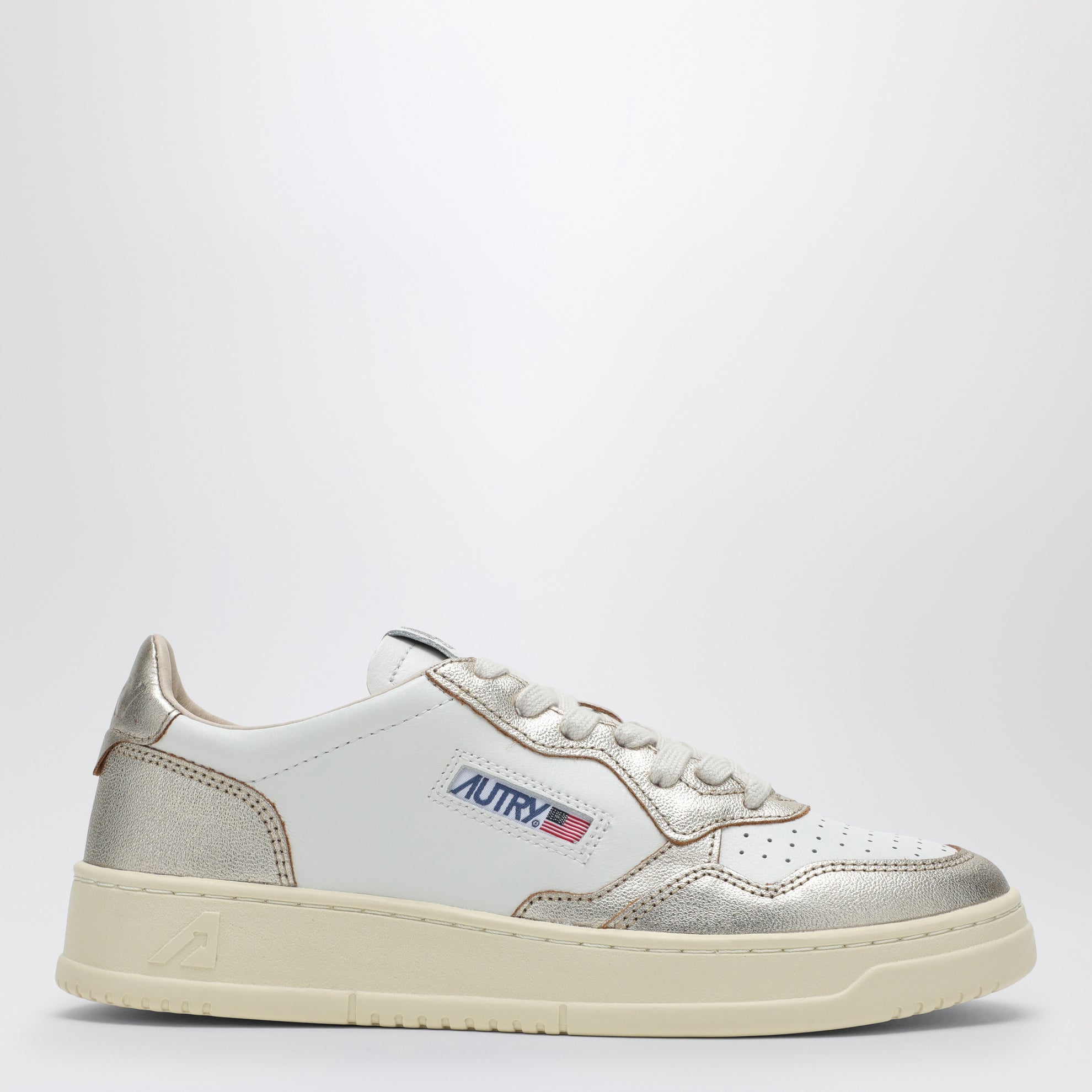 Medalist Low Sneakers aus weißem/platinfarbenem Leder