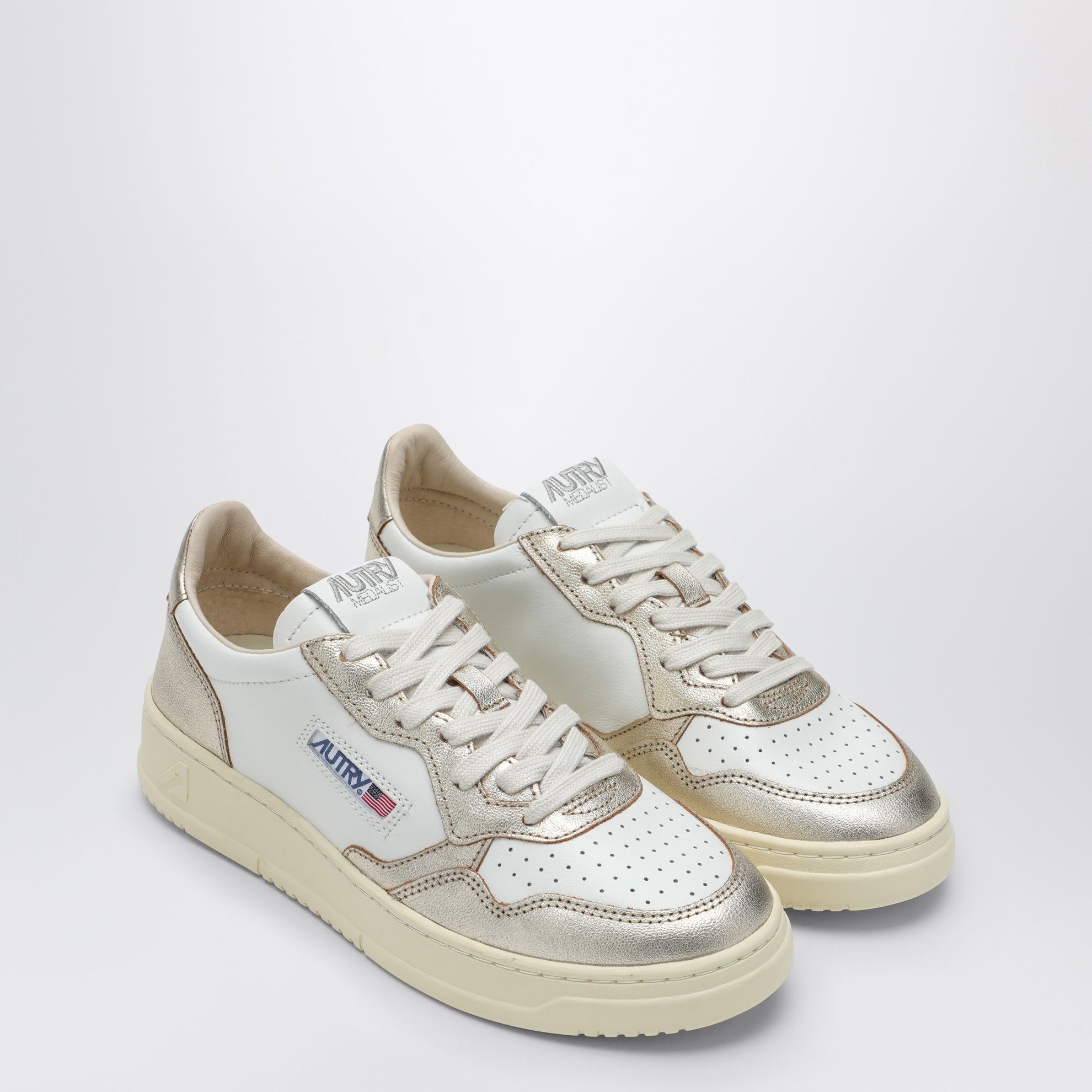 Medalist Low Sneakers aus weißem/platinfarbenem Leder