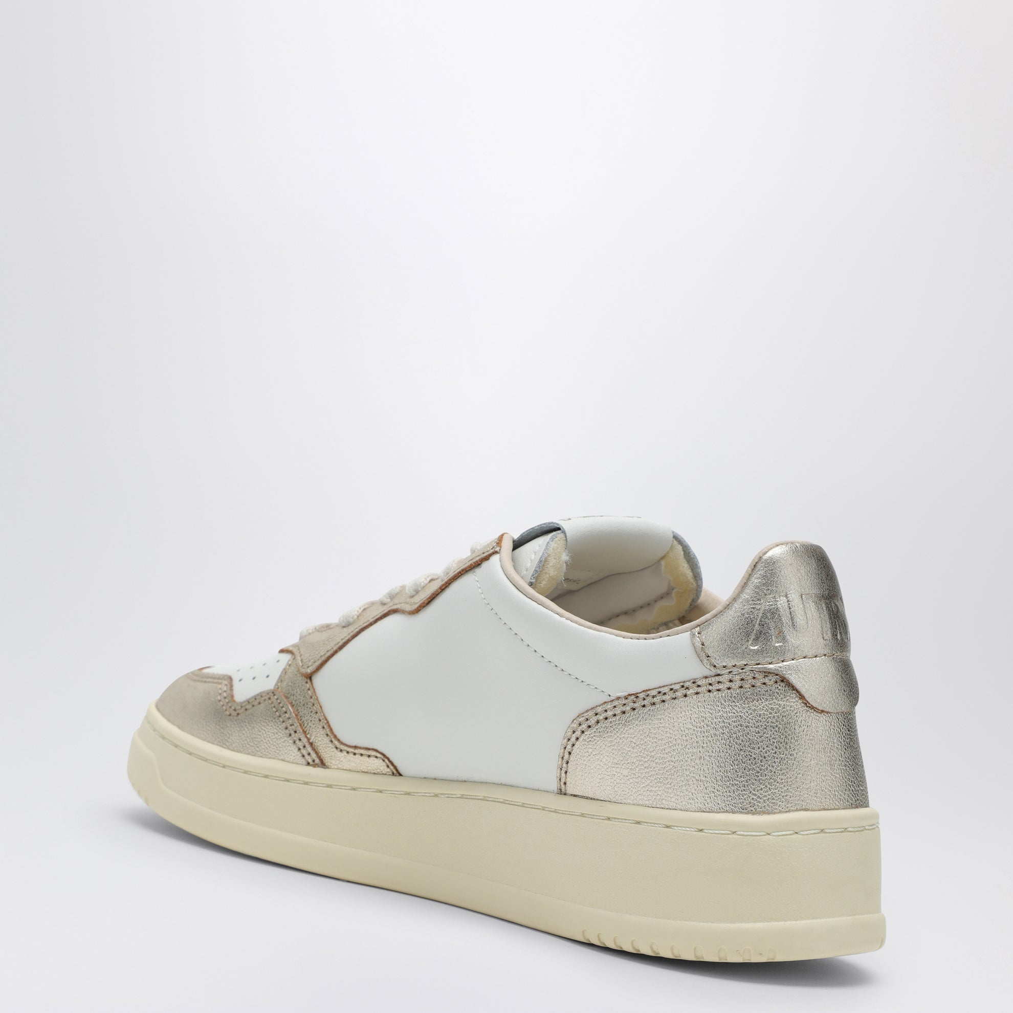 Medalist Low Sneakers aus weißem/platinfarbenem Leder
