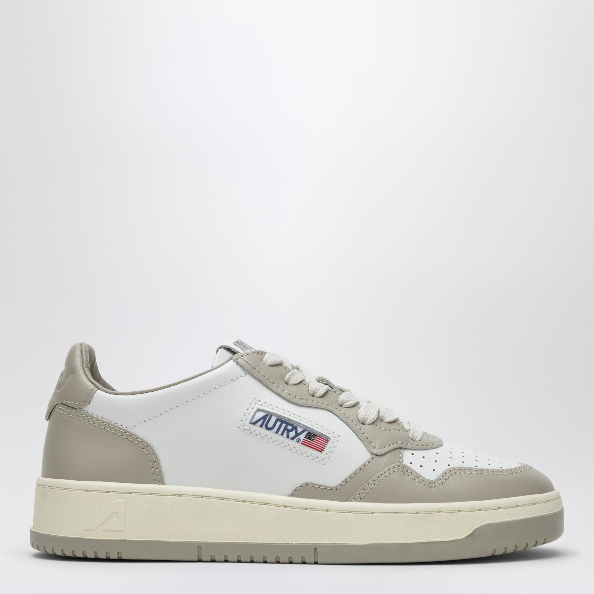 Medalist Low sneakers in white/taupe grey leather
