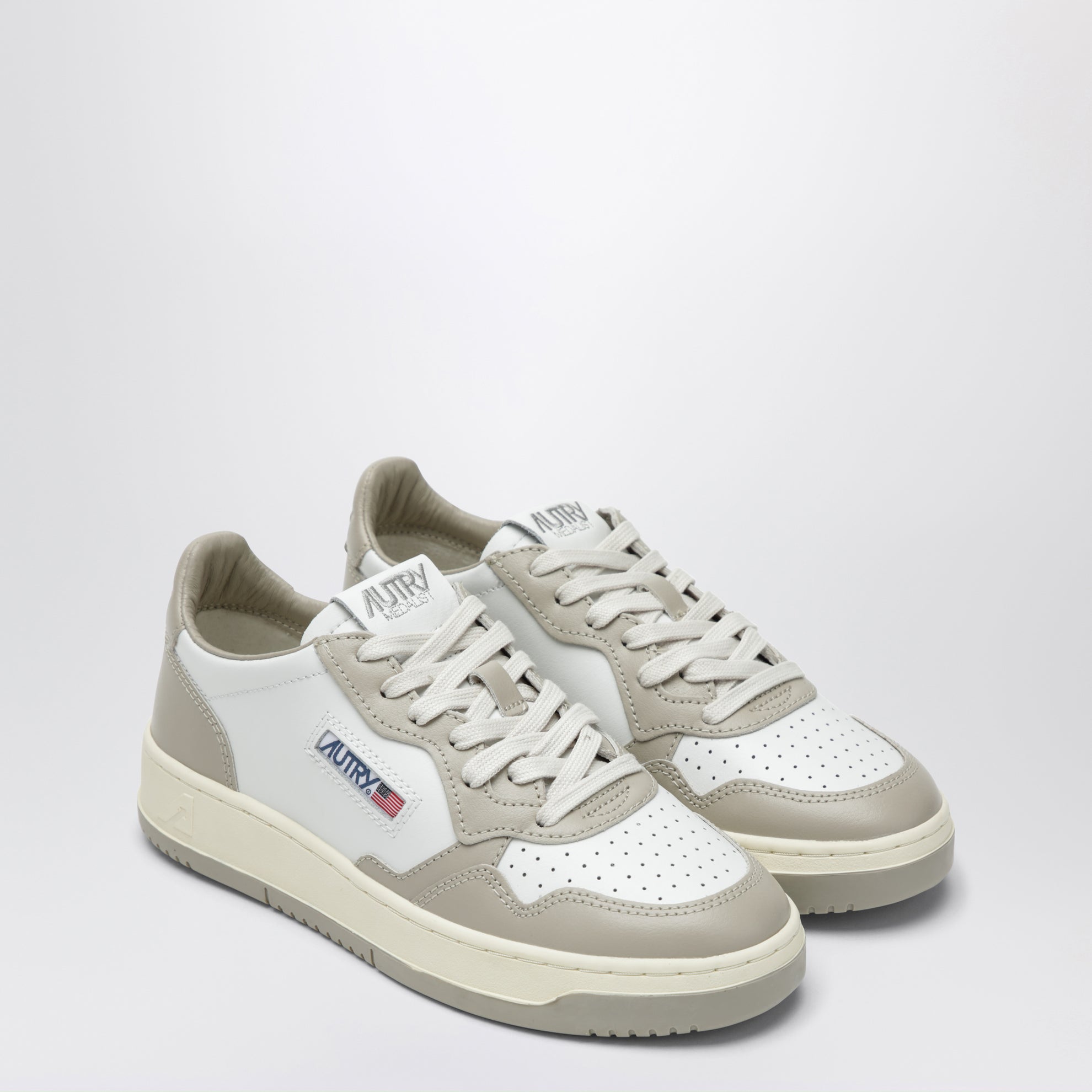 Medalist Low sneakers in white/taupe grey leather