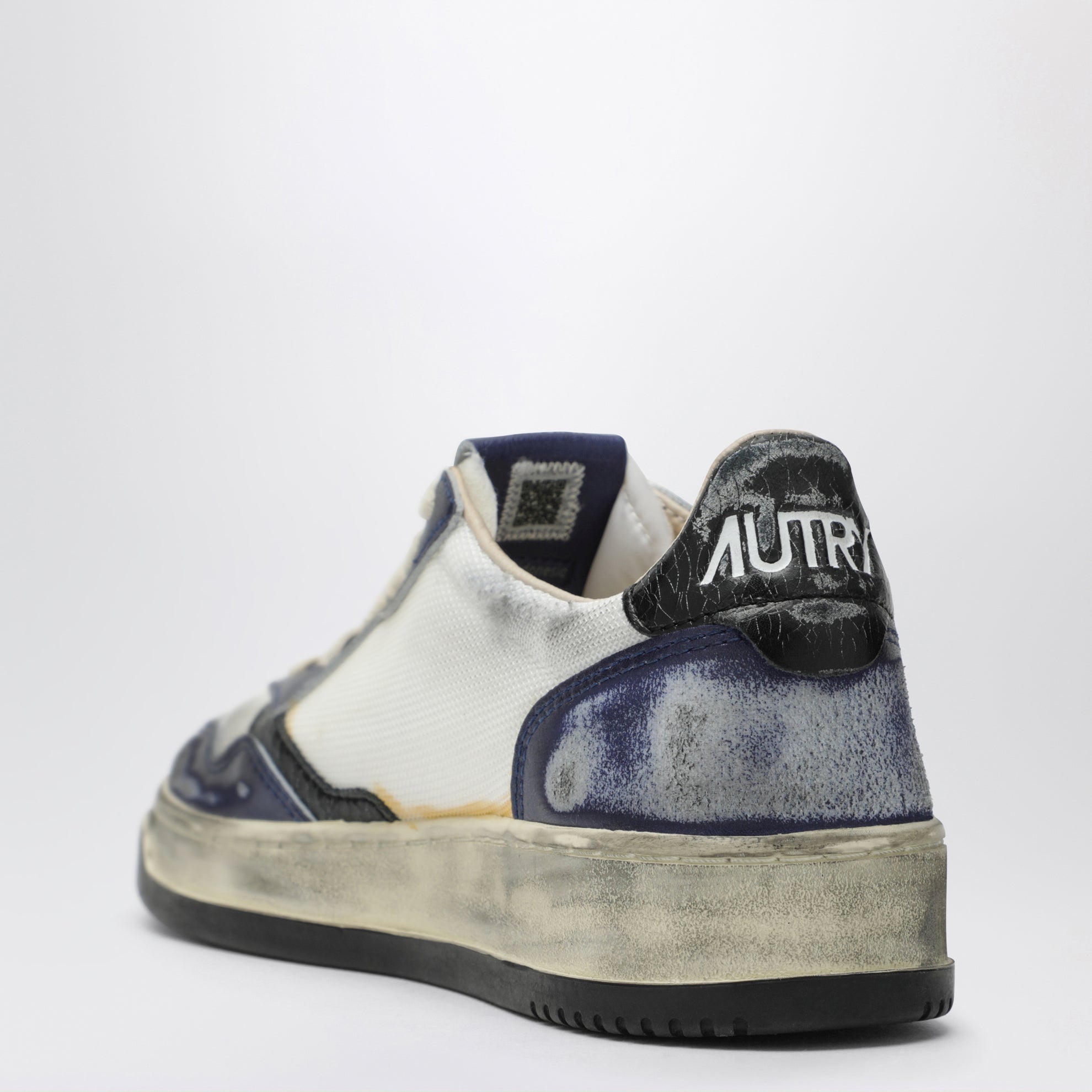 Medalist Low Super Vintage sneakers in white/tanzanite