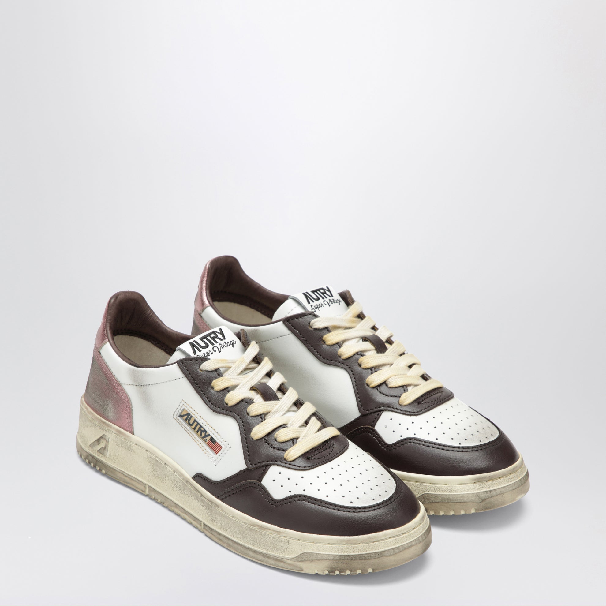 Sneakers Medalist Low White/Hot Fudge/Peony