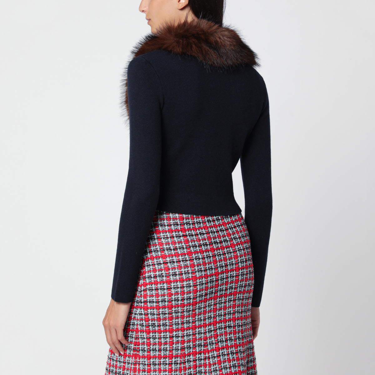 Marineblaue Strickjacke mit Kunstpelz
