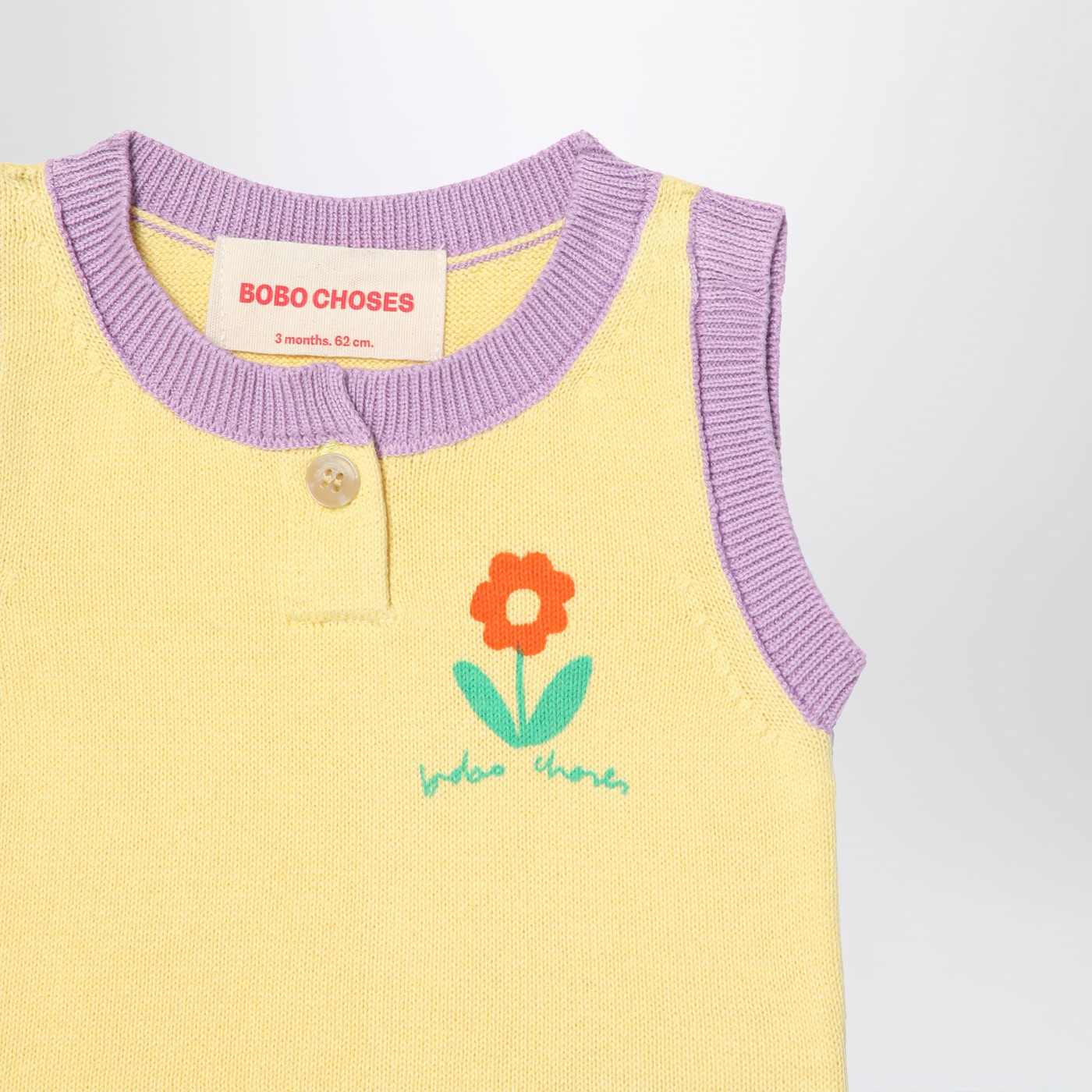 Ensemble deux pièces jaune clair avec fleur