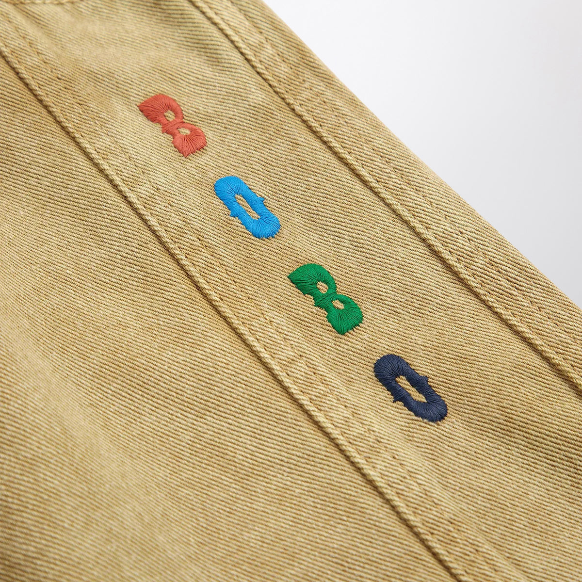 Pantaloni khaki in twill di cotone biologico