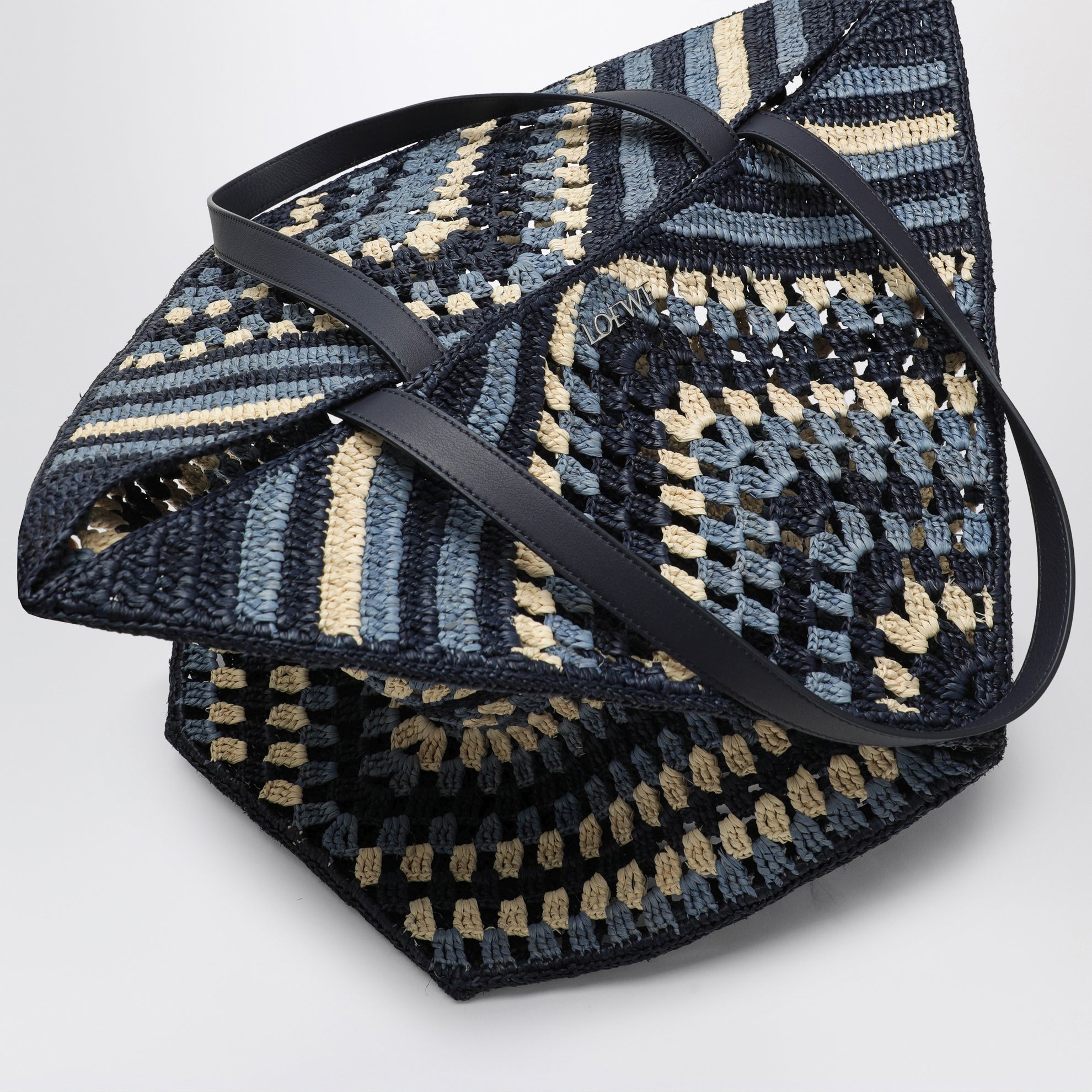 Sac cabas Puzzle Fold XL en raphia bleu marine/bleu clair