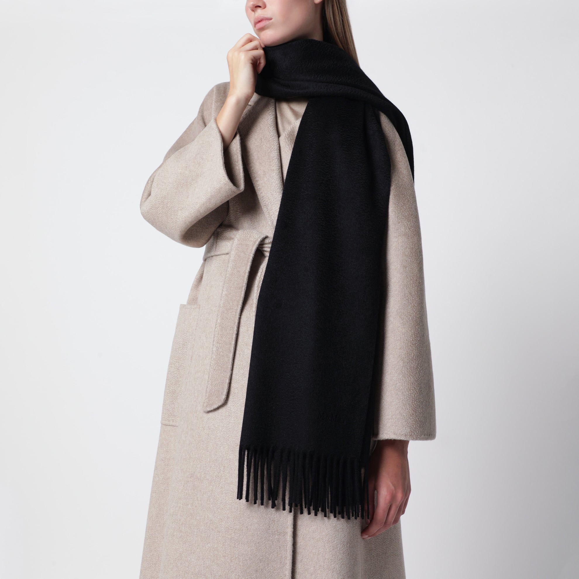 Sciarpa nera in cashmere